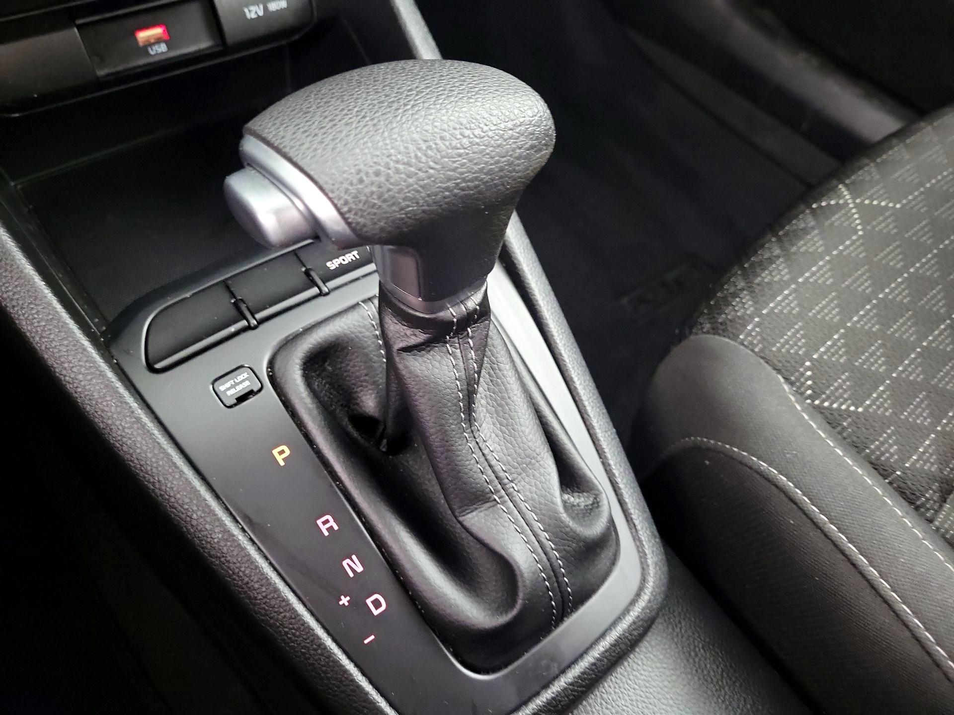 Thumbnail: 2022 Kia Rio - 15