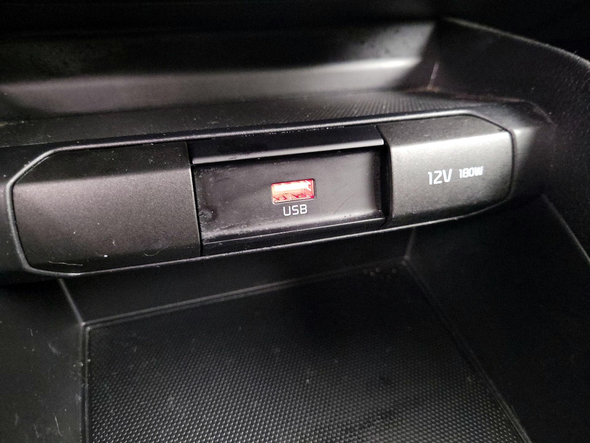 Thumbnail: 2022 Kia Rio - 16