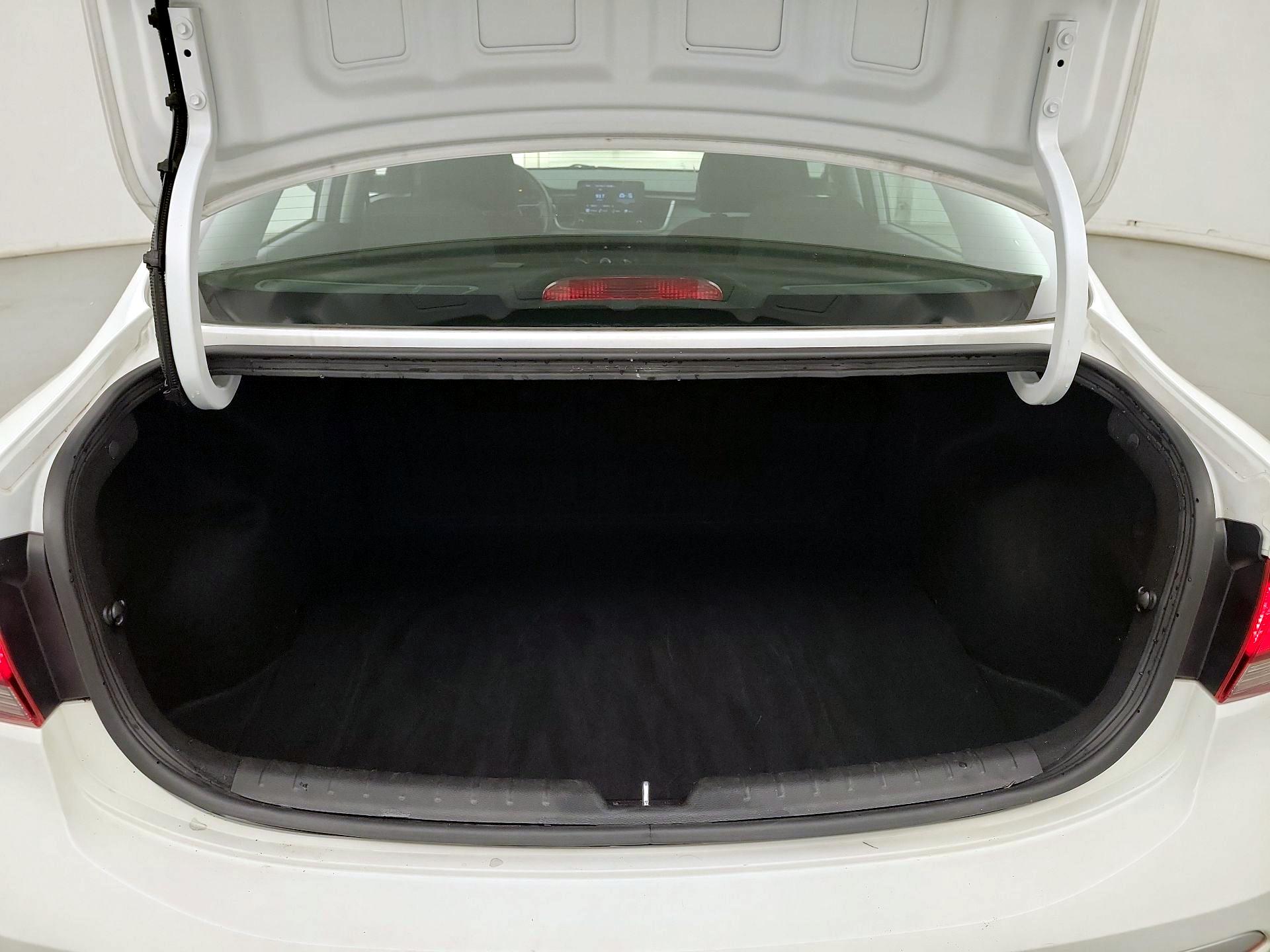 Thumbnail: 2022 Kia Rio - 18