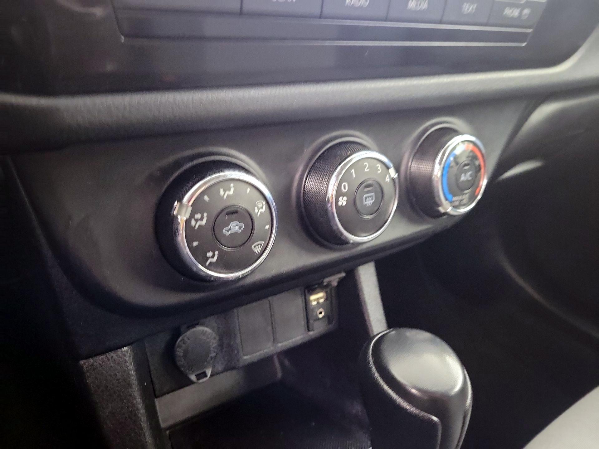 Thumbnail: 2014 Toyota Corolla - 13