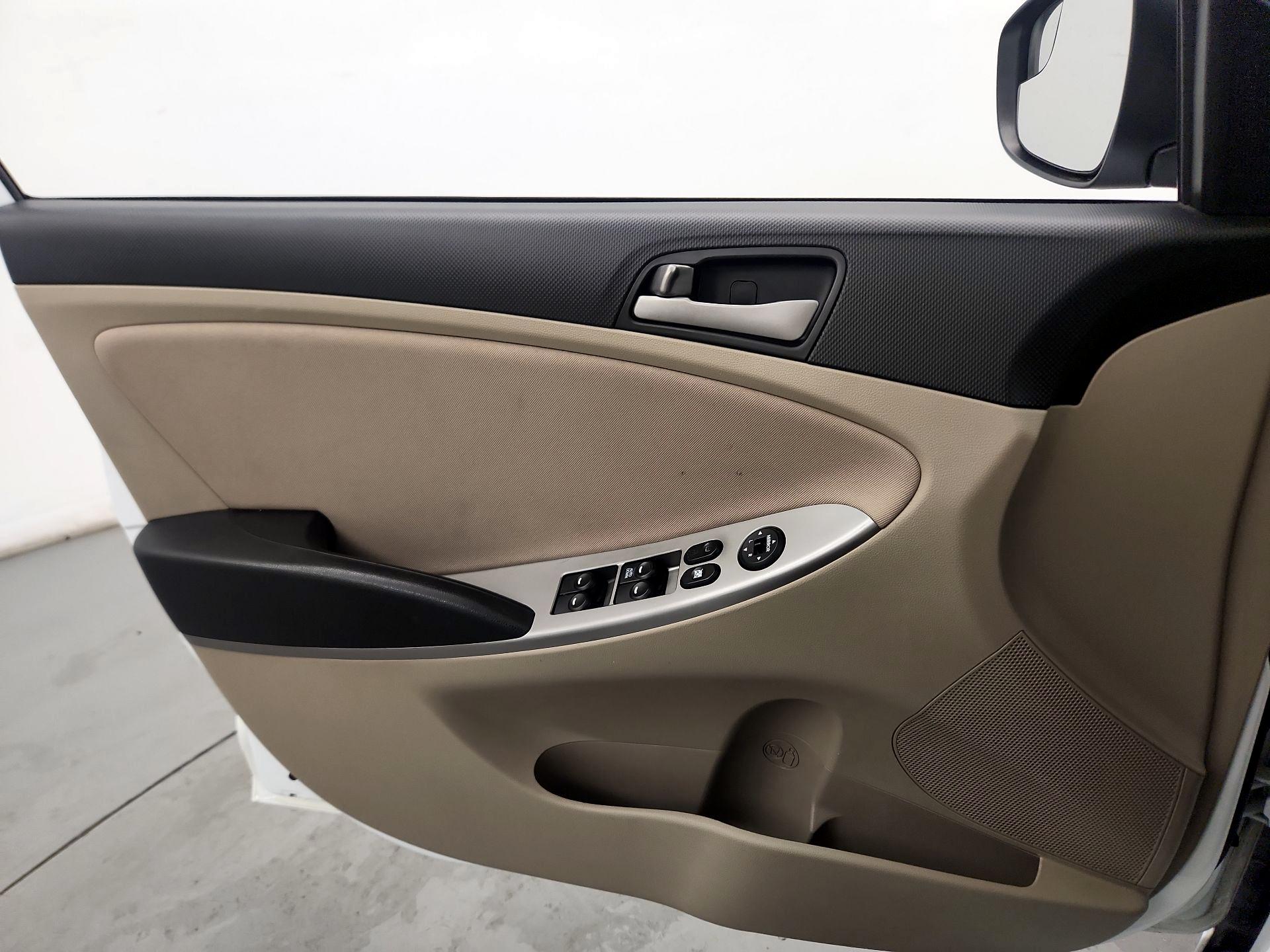 Thumbnail: 2016 Hyundai Accent - 10