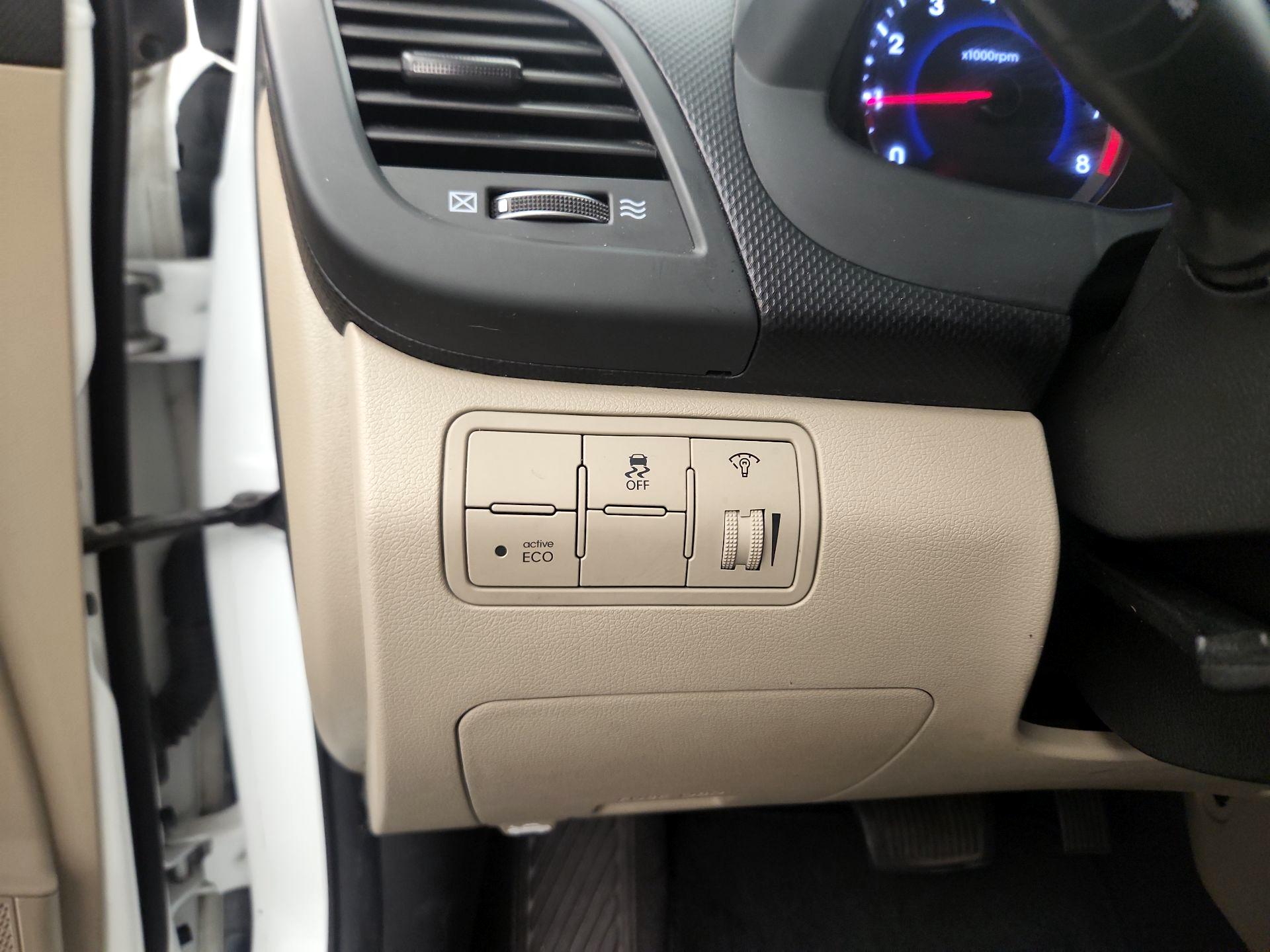 Thumbnail: 2016 Hyundai Accent - 11