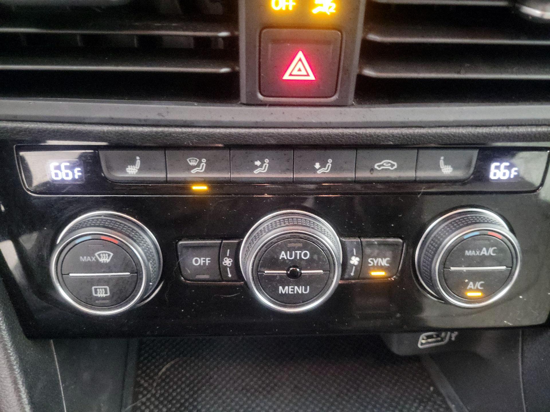 Thumbnail: 2019 Volkswagen Jetta - 14