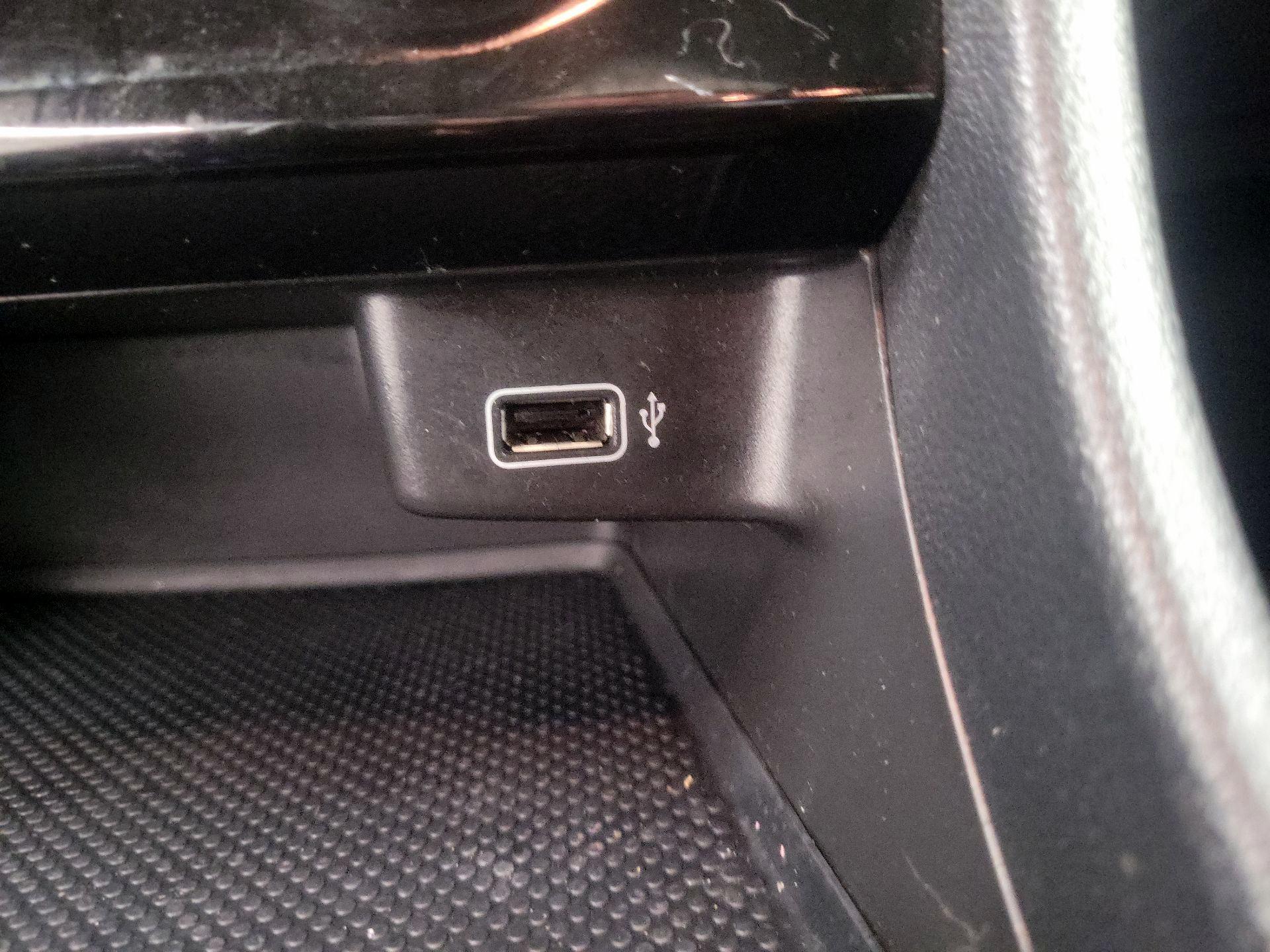 Thumbnail: 2019 Volkswagen Jetta - 16