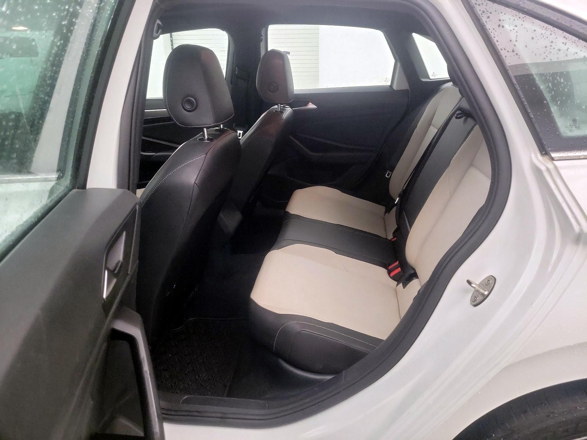 Thumbnail: 2019 Volkswagen Jetta - 18