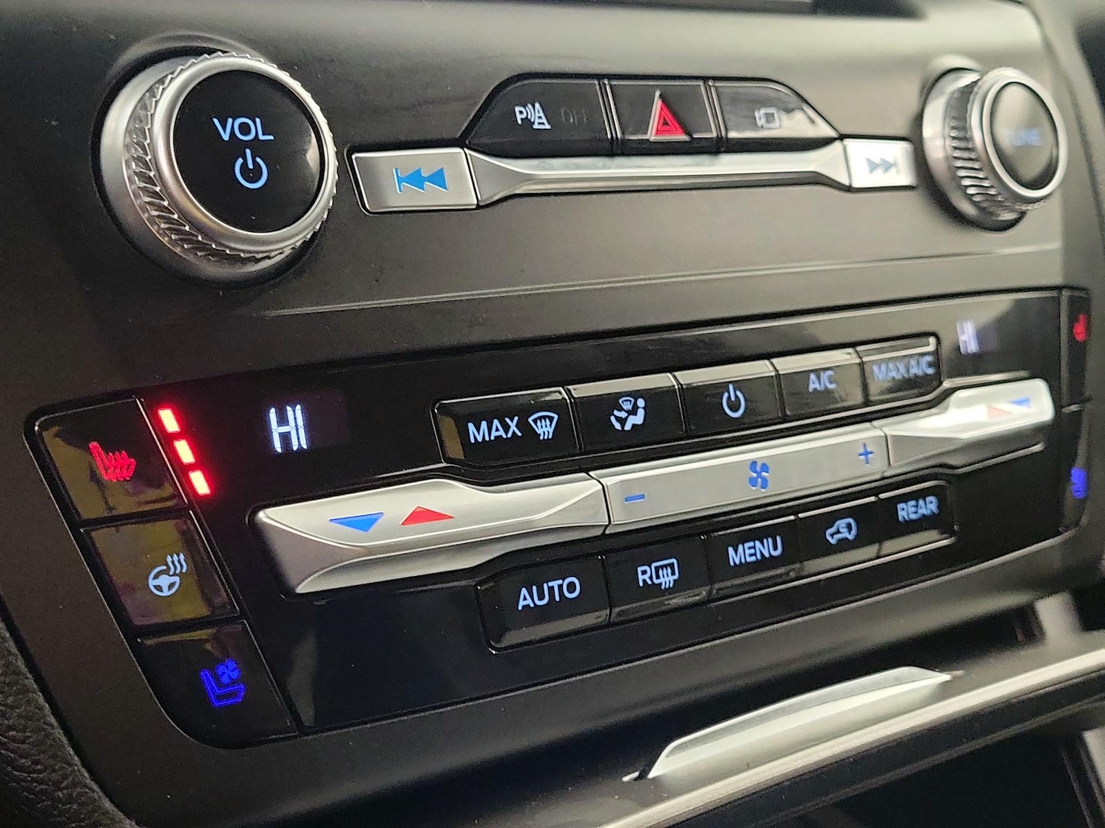 2020 Ford Explorer Limited - Photo 16