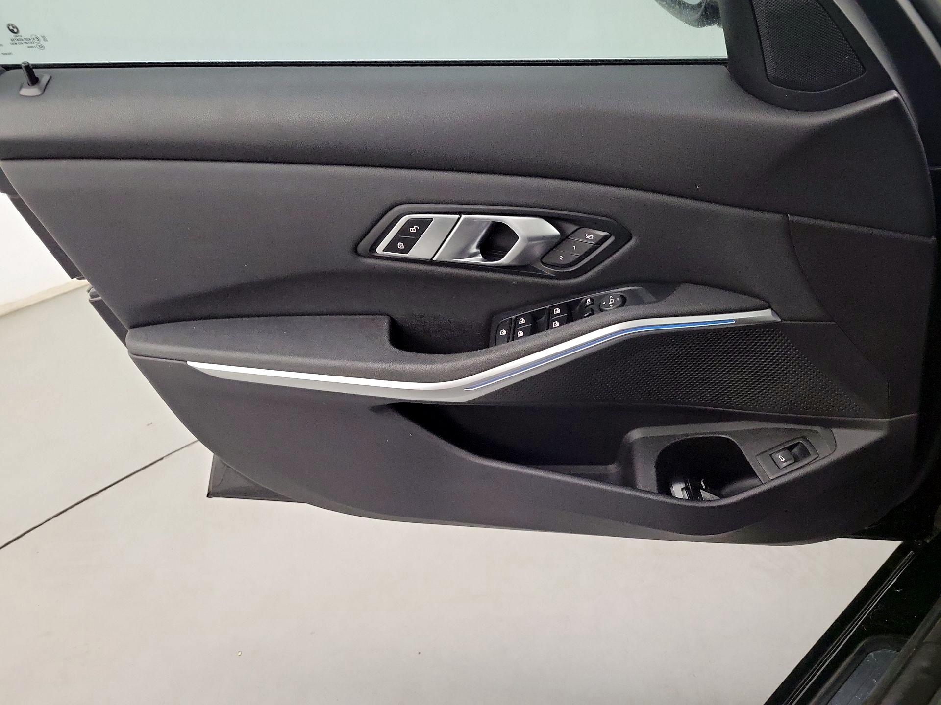 Thumbnail: 2021 BMW 3 Series - 12