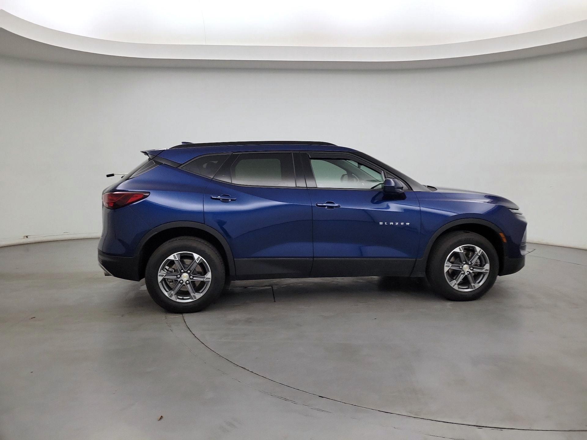 Thumbnail: 2023 Chevrolet Blazer - 4