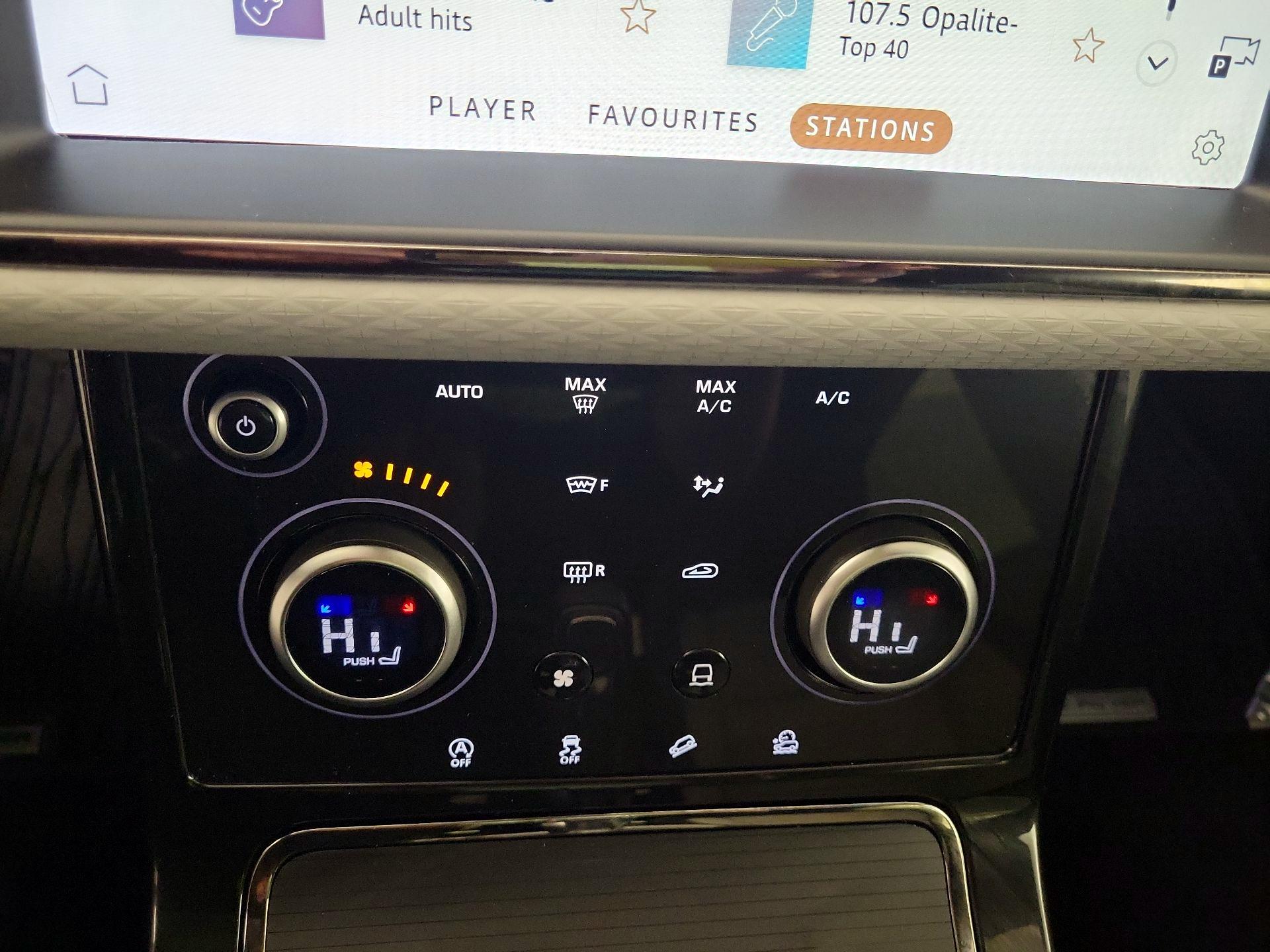 Thumbnail: 2022 Land Rover Range Rover Evoque - 15