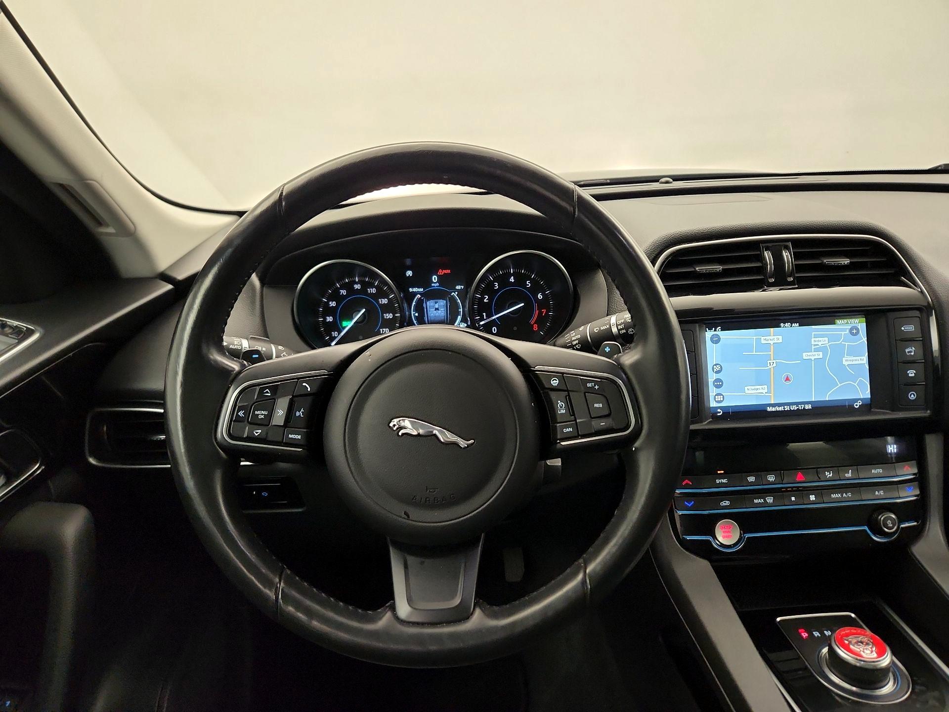 Thumbnail: 2018 Jaguar F-Pace - 10