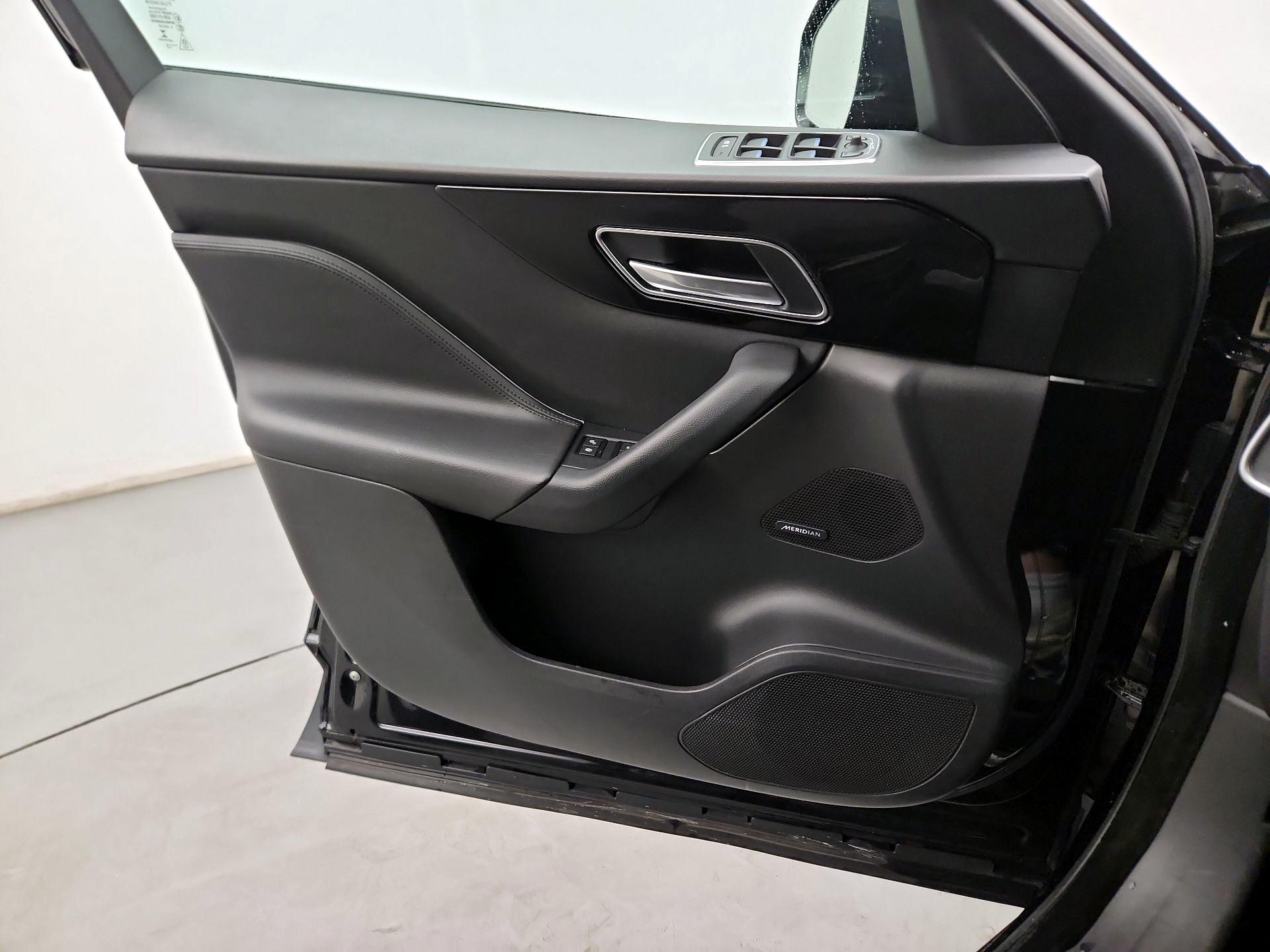 Thumbnail: 2018 Jaguar F-Pace - 12