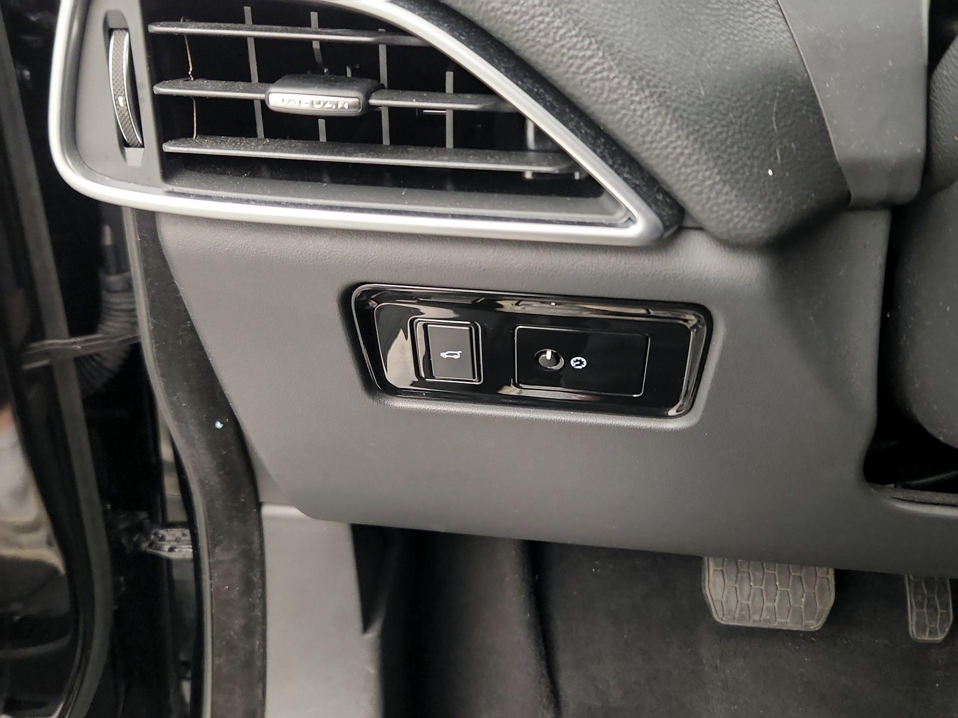 Thumbnail: 2018 Jaguar F-Pace - 13