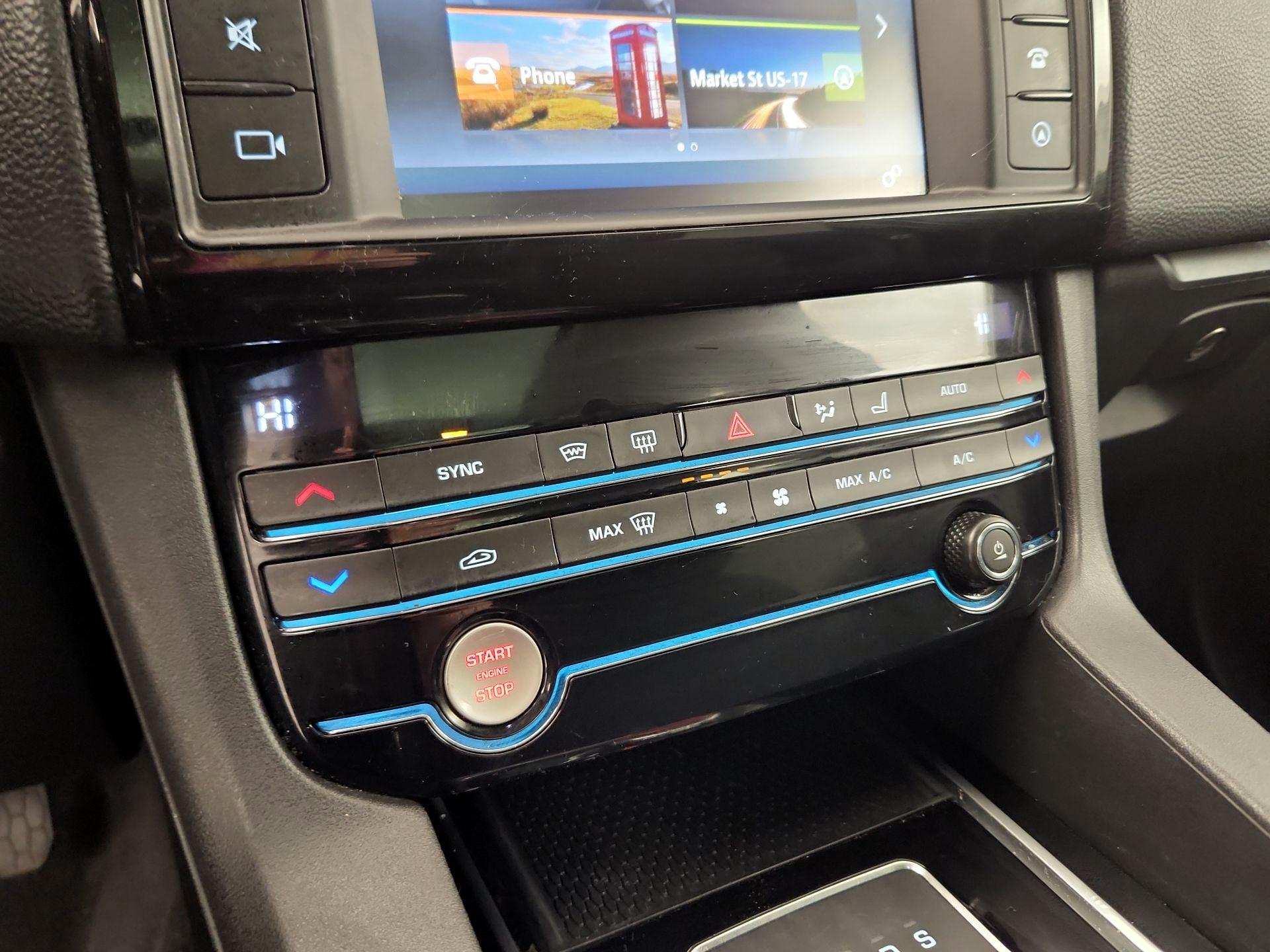 Thumbnail: 2018 Jaguar F-Pace - 17