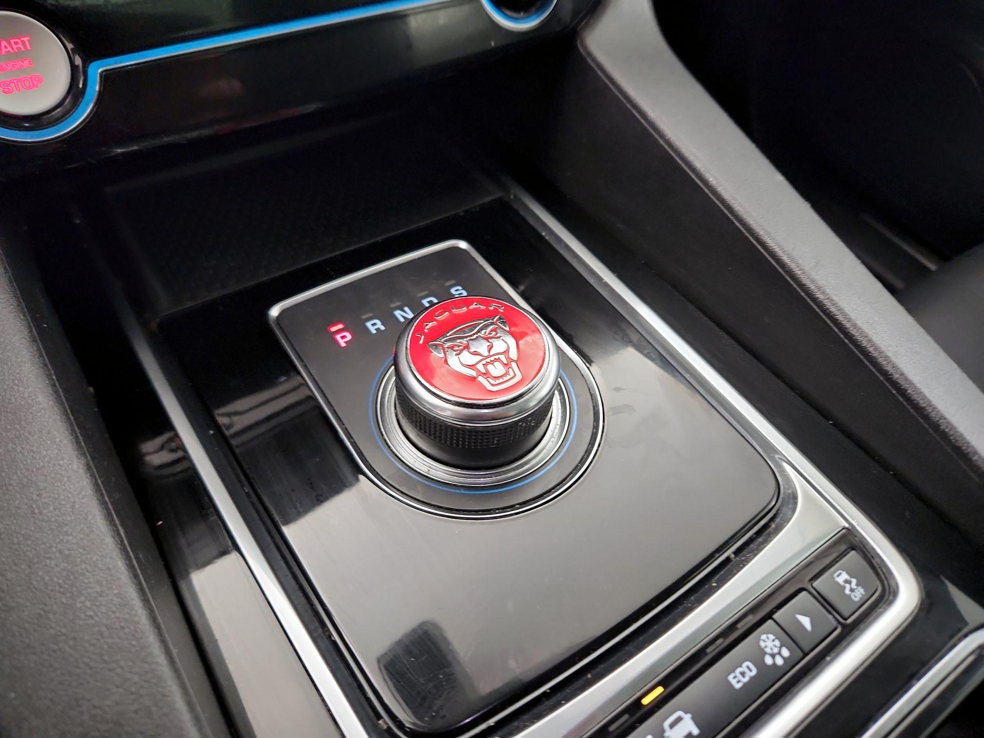 Thumbnail: 2018 Jaguar F-Pace - 18