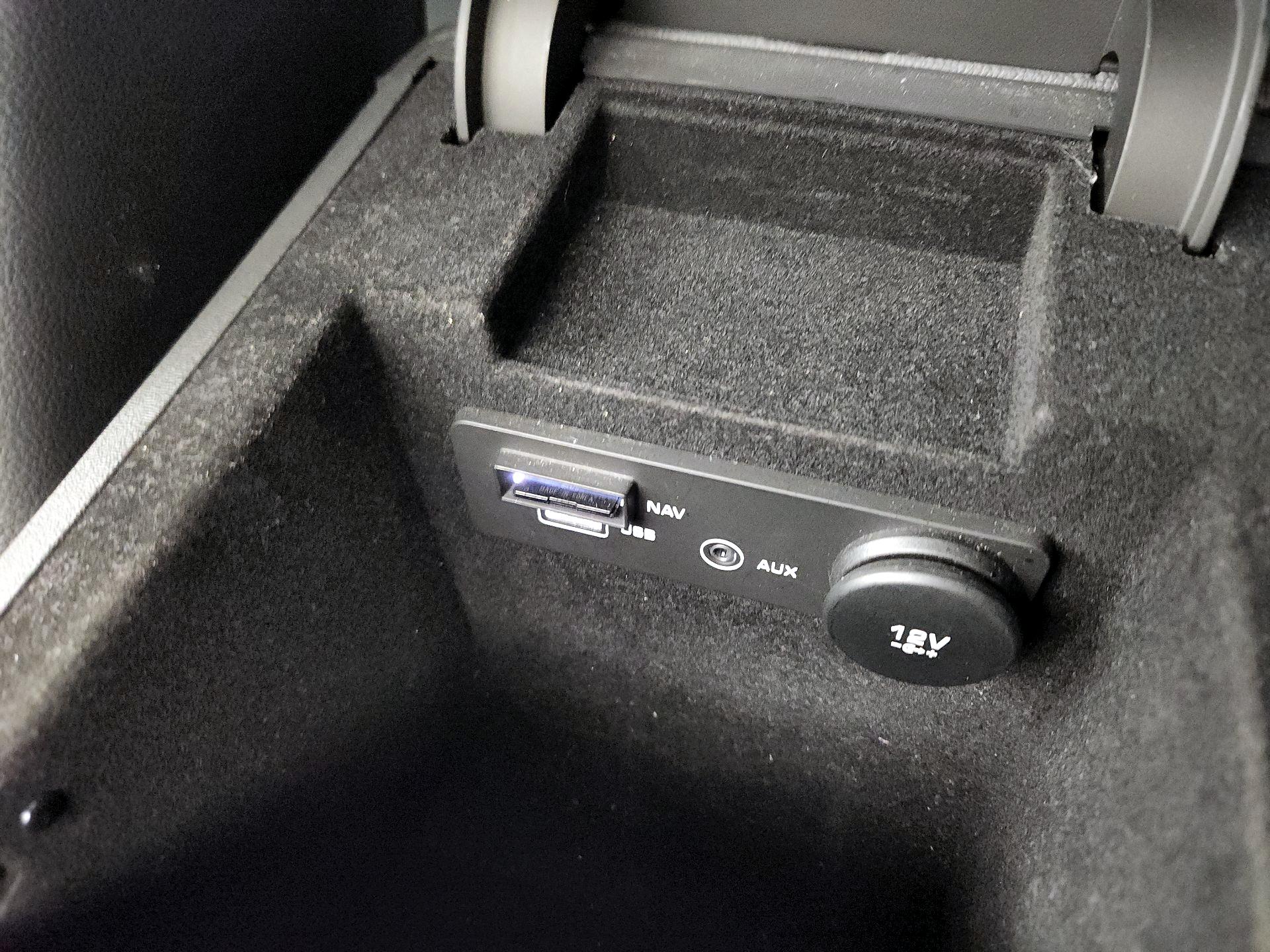 Thumbnail: 2018 Jaguar F-Pace - 19