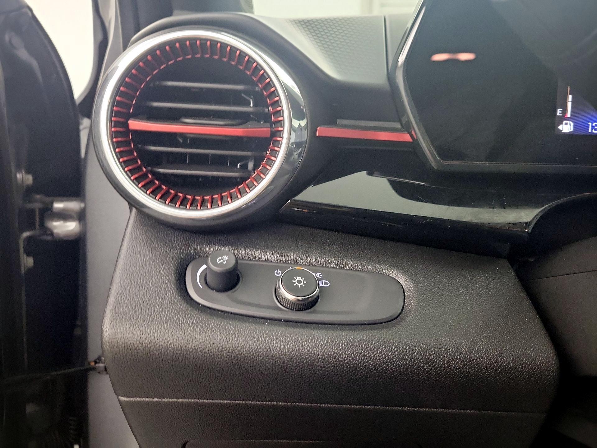 Thumbnail: 2025 Chevrolet Trax - 11