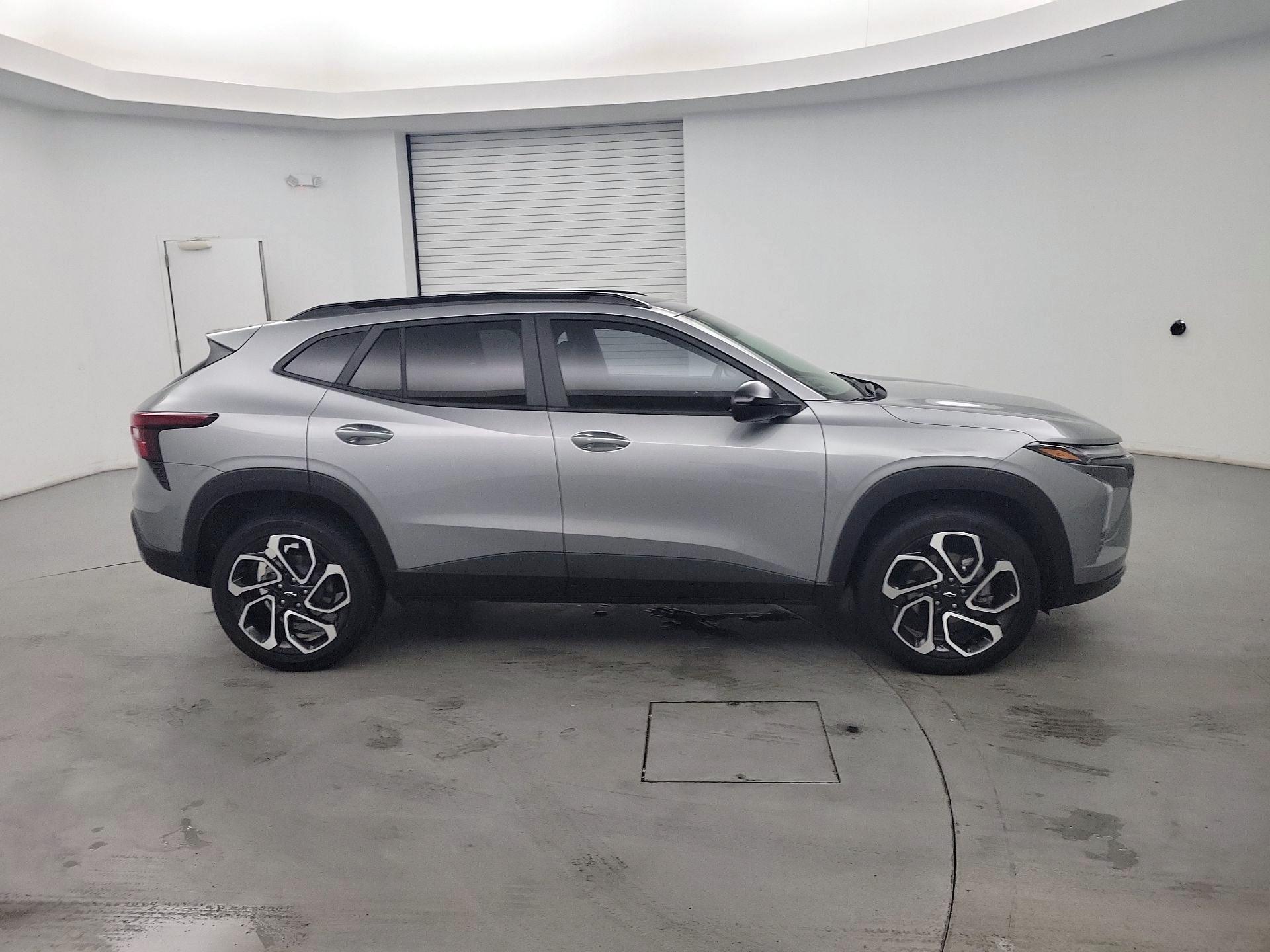 Thumbnail: 2025 Chevrolet Trax - 4