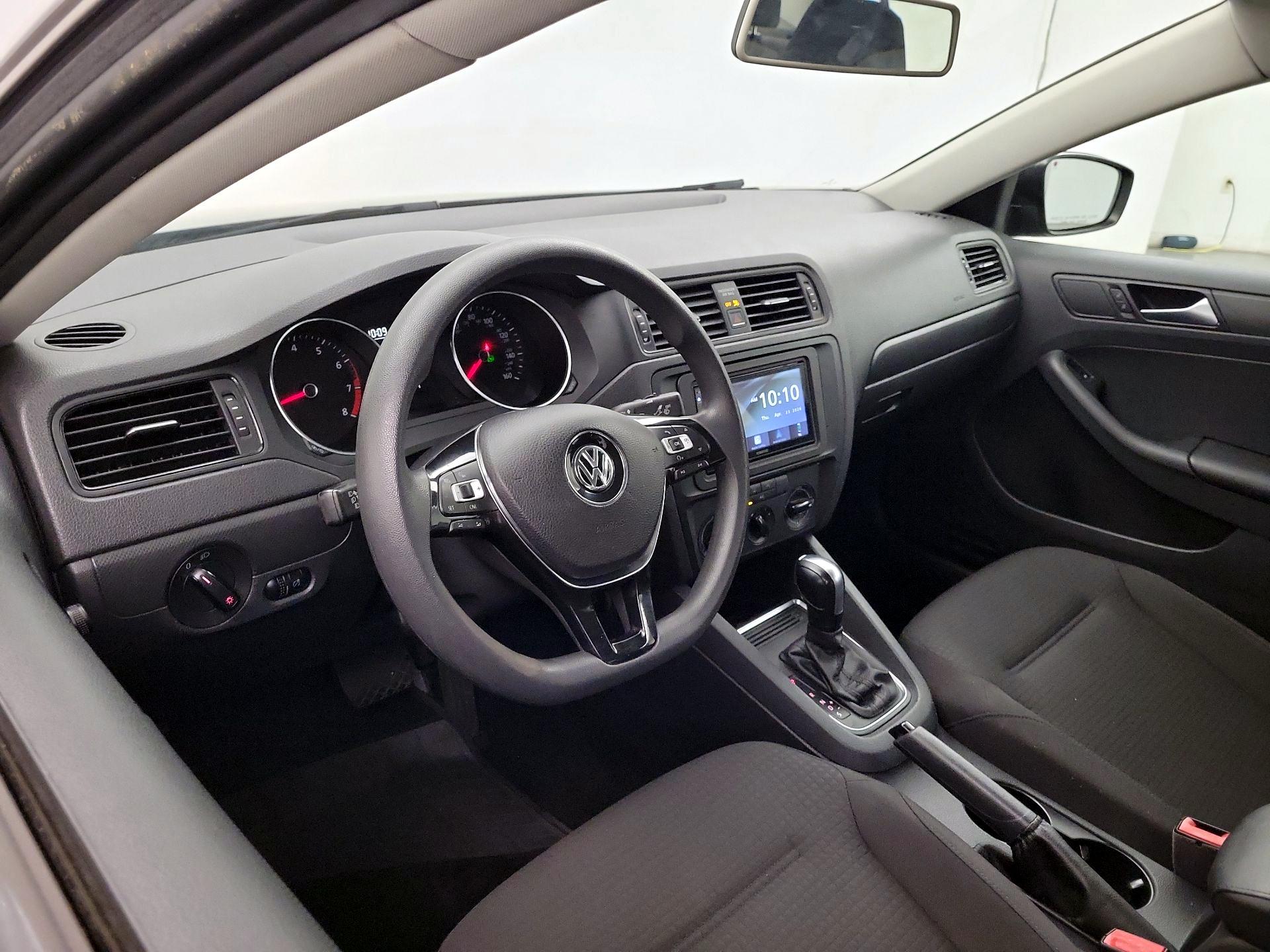 Thumbnail: 2016 Volkswagen Jetta - 9