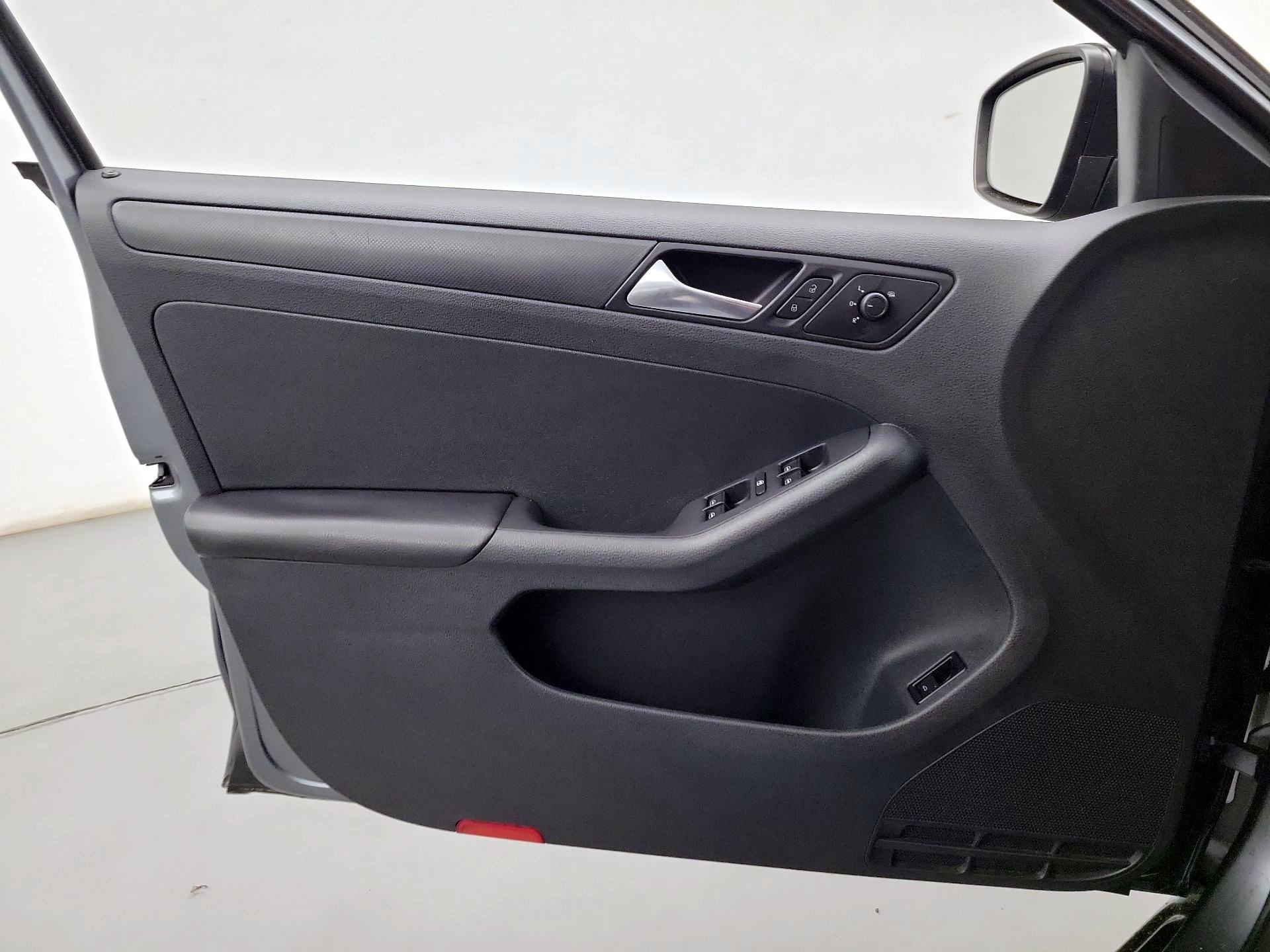Thumbnail: 2016 Volkswagen Jetta - 12