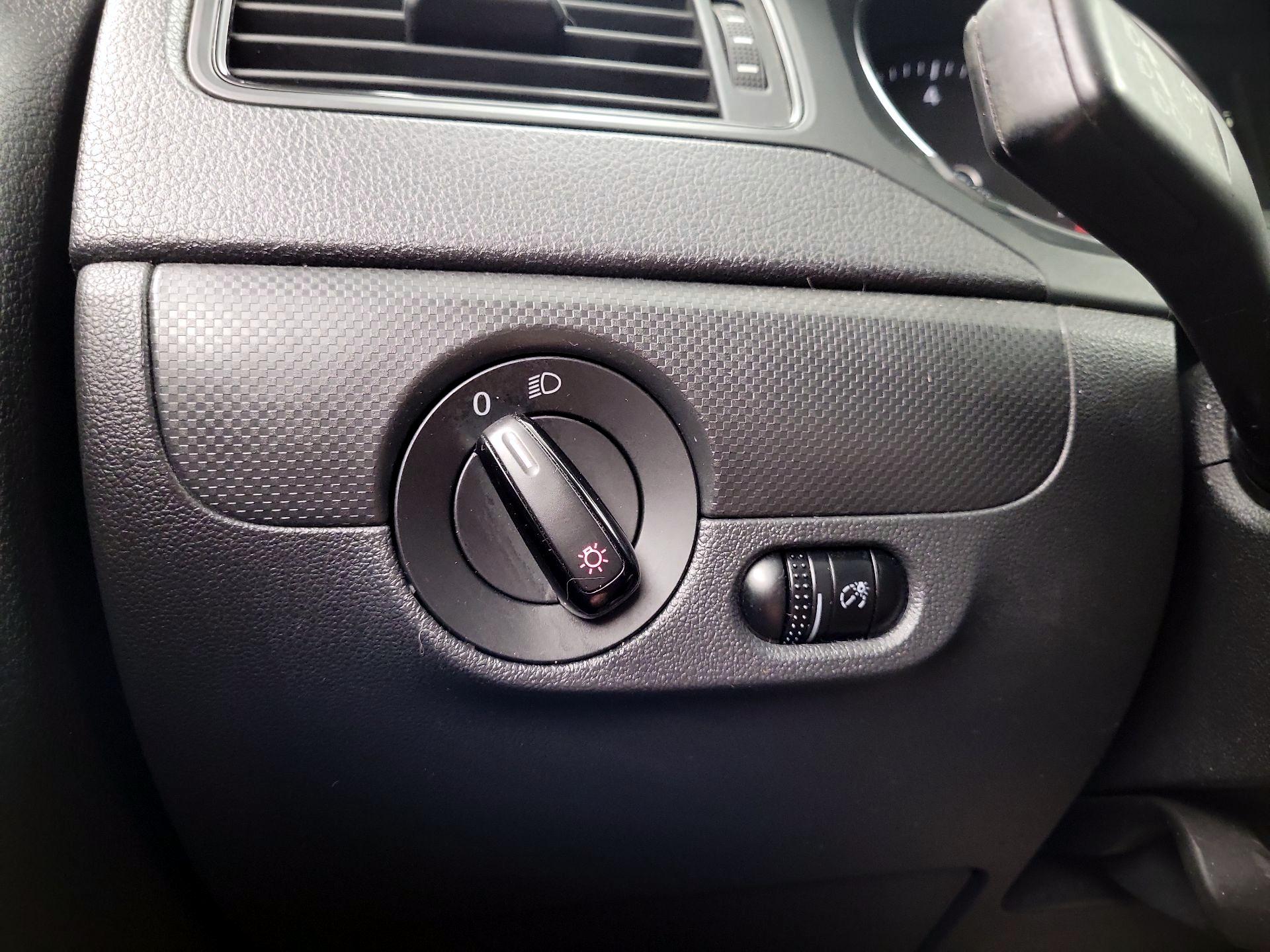 Thumbnail: 2016 Volkswagen Jetta - 13