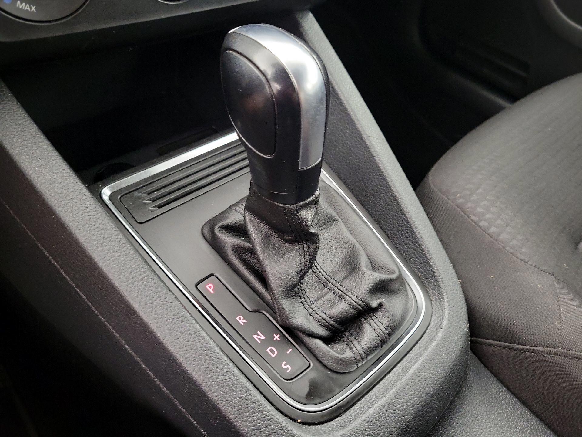 Thumbnail: 2016 Volkswagen Jetta - 17