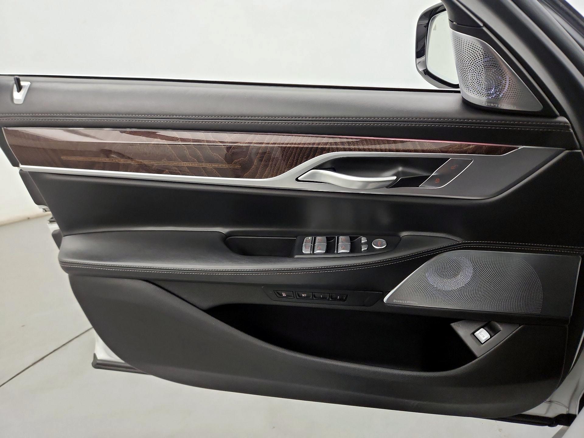 Thumbnail: 2021 BMW 7 Series - 10