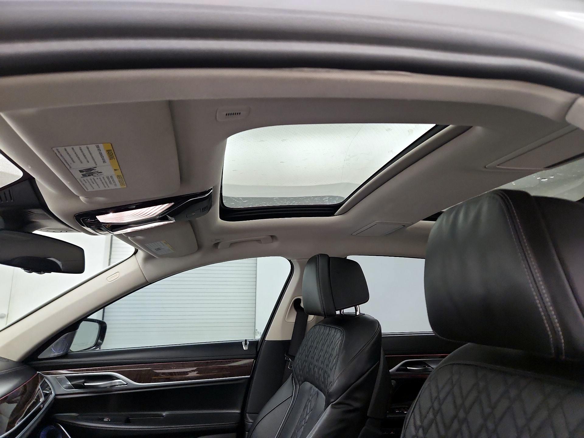 Thumbnail: 2021 BMW 7 Series - 18