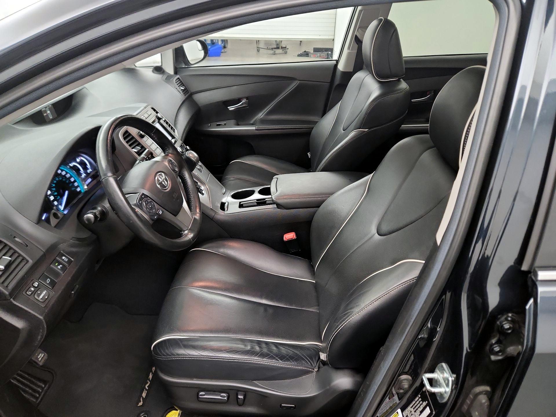 Thumbnail: 2015 Toyota Venza - 9