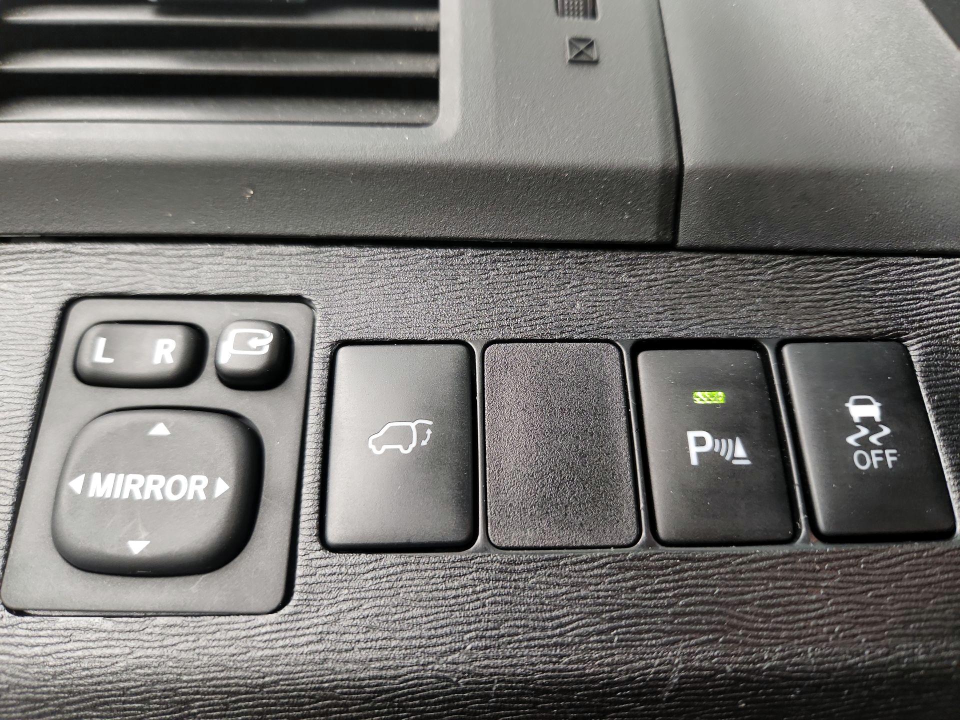 Thumbnail: 2015 Toyota Venza - 11