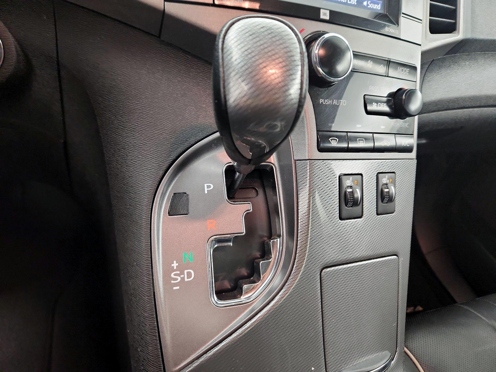 Thumbnail: 2015 Toyota Venza - 15