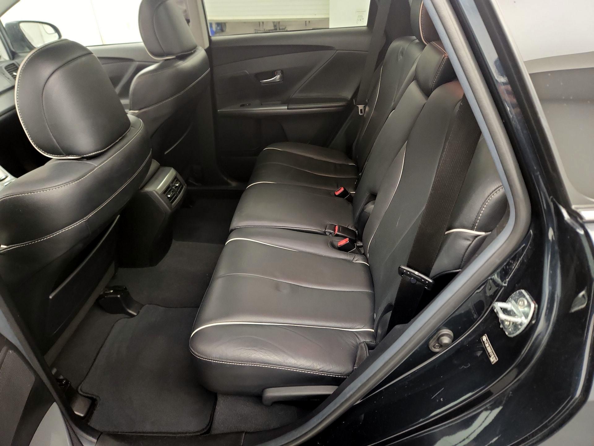 Thumbnail: 2015 Toyota Venza - 18