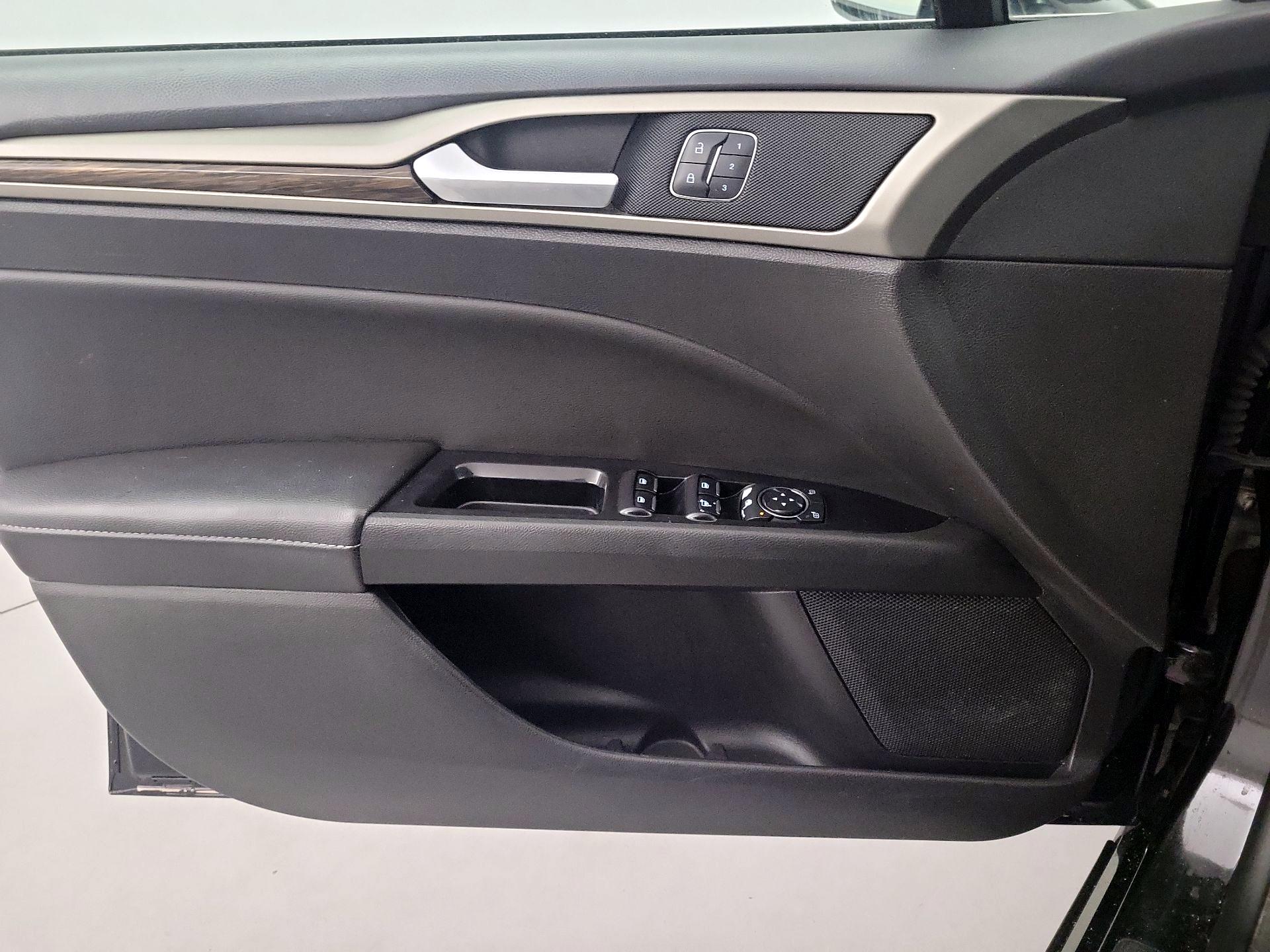 Thumbnail: 2016 Ford Fusion - 12