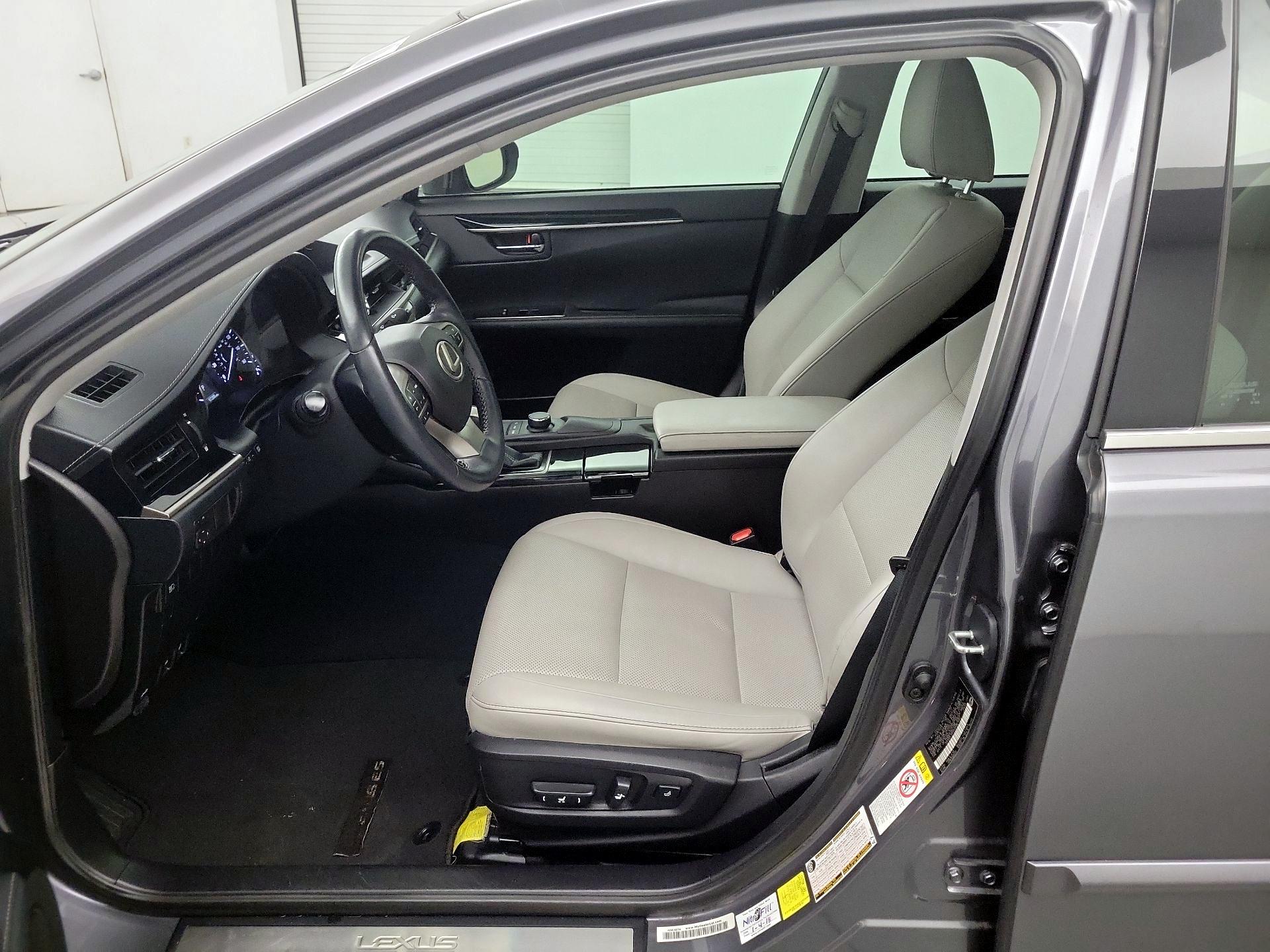 Thumbnail: 2018 Lexus ES - 9