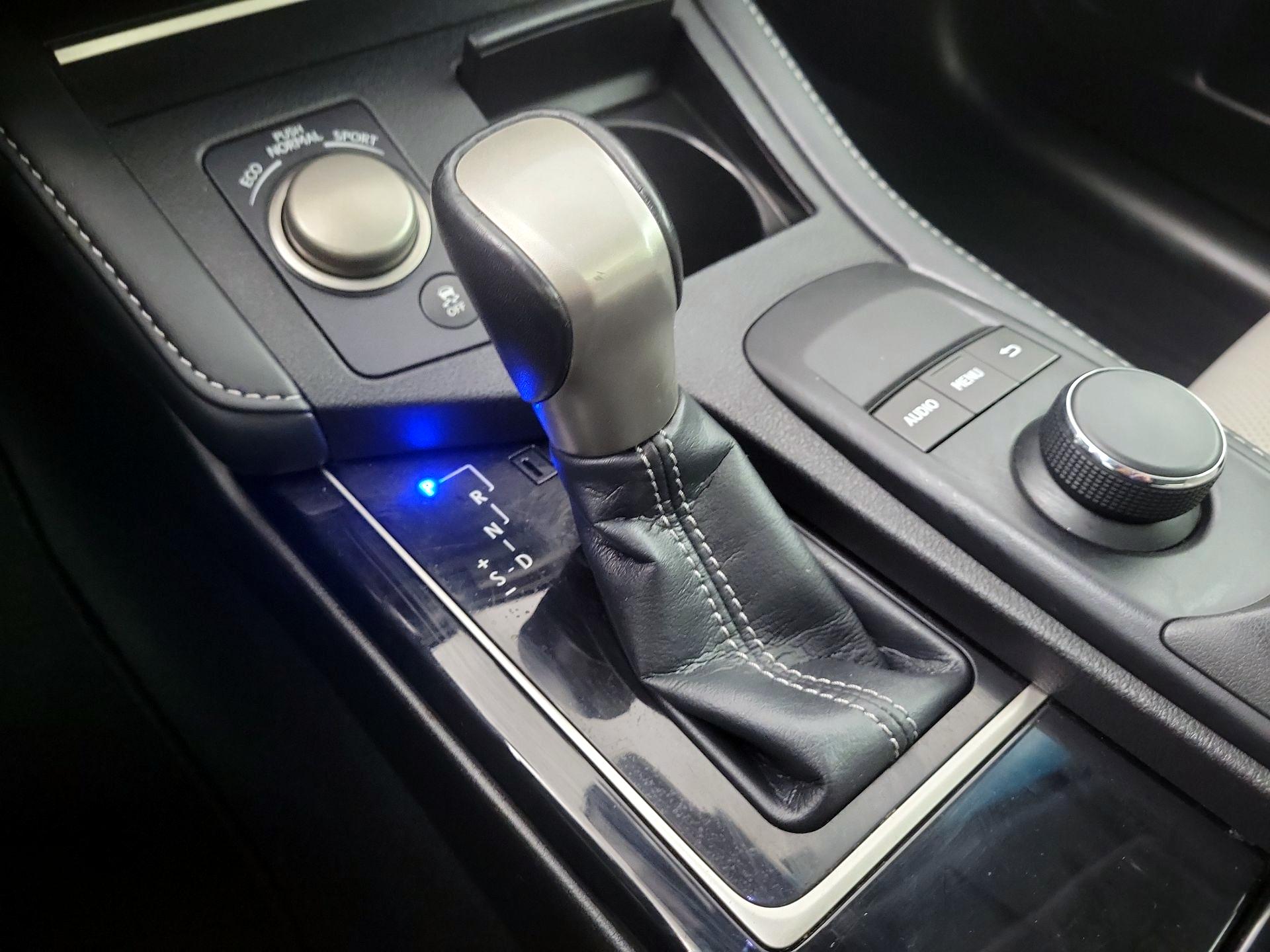 Thumbnail: 2018 Lexus ES - 15