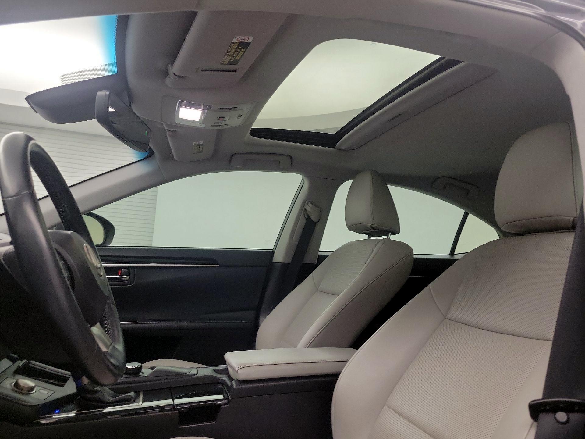 Thumbnail: 2018 Lexus ES - 17