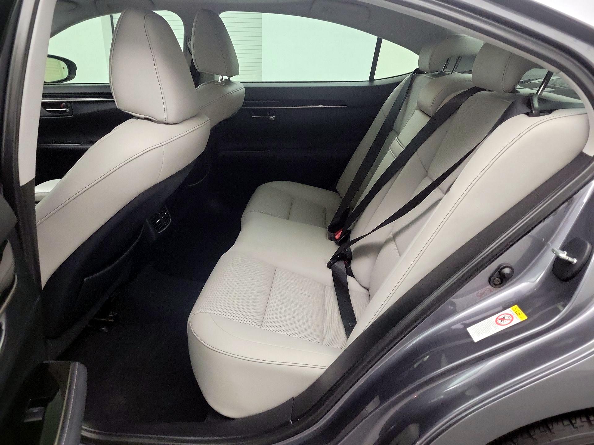 Thumbnail: 2018 Lexus ES - 18