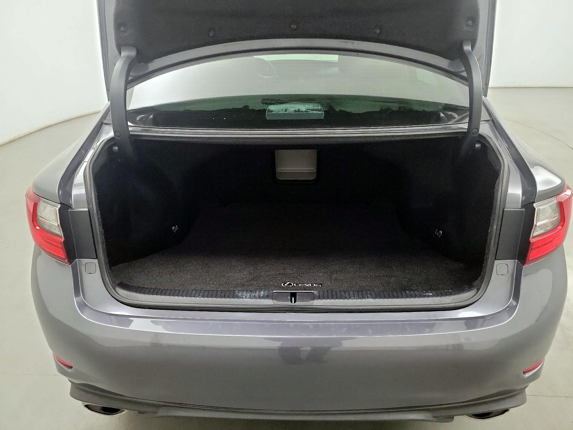 Thumbnail: 2018 Lexus ES - 19