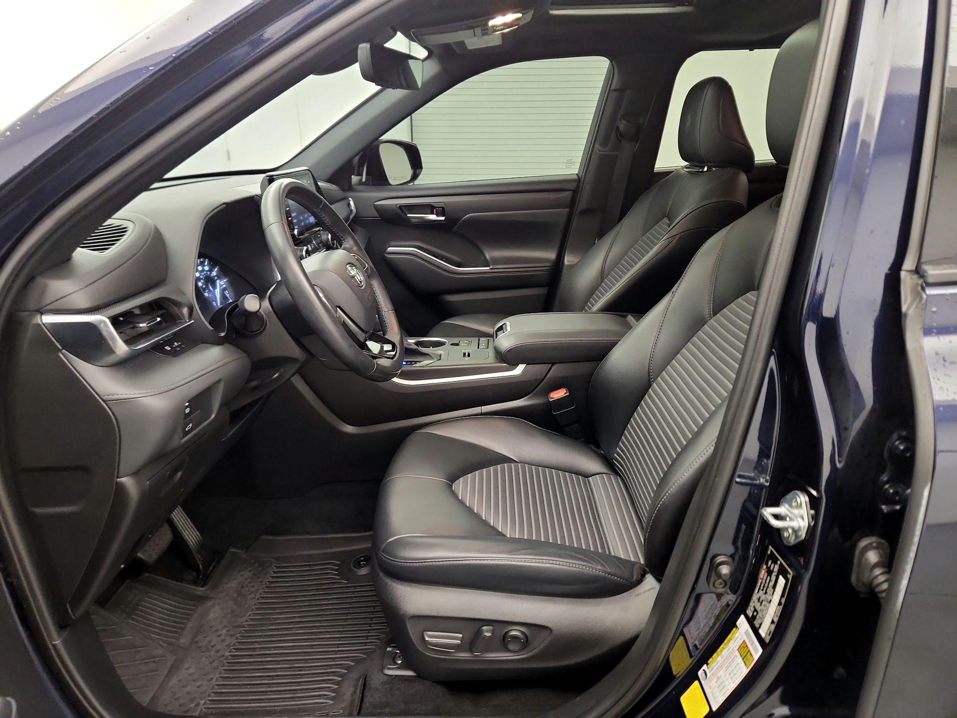 Thumbnail: 2021 Toyota Highlander - 11