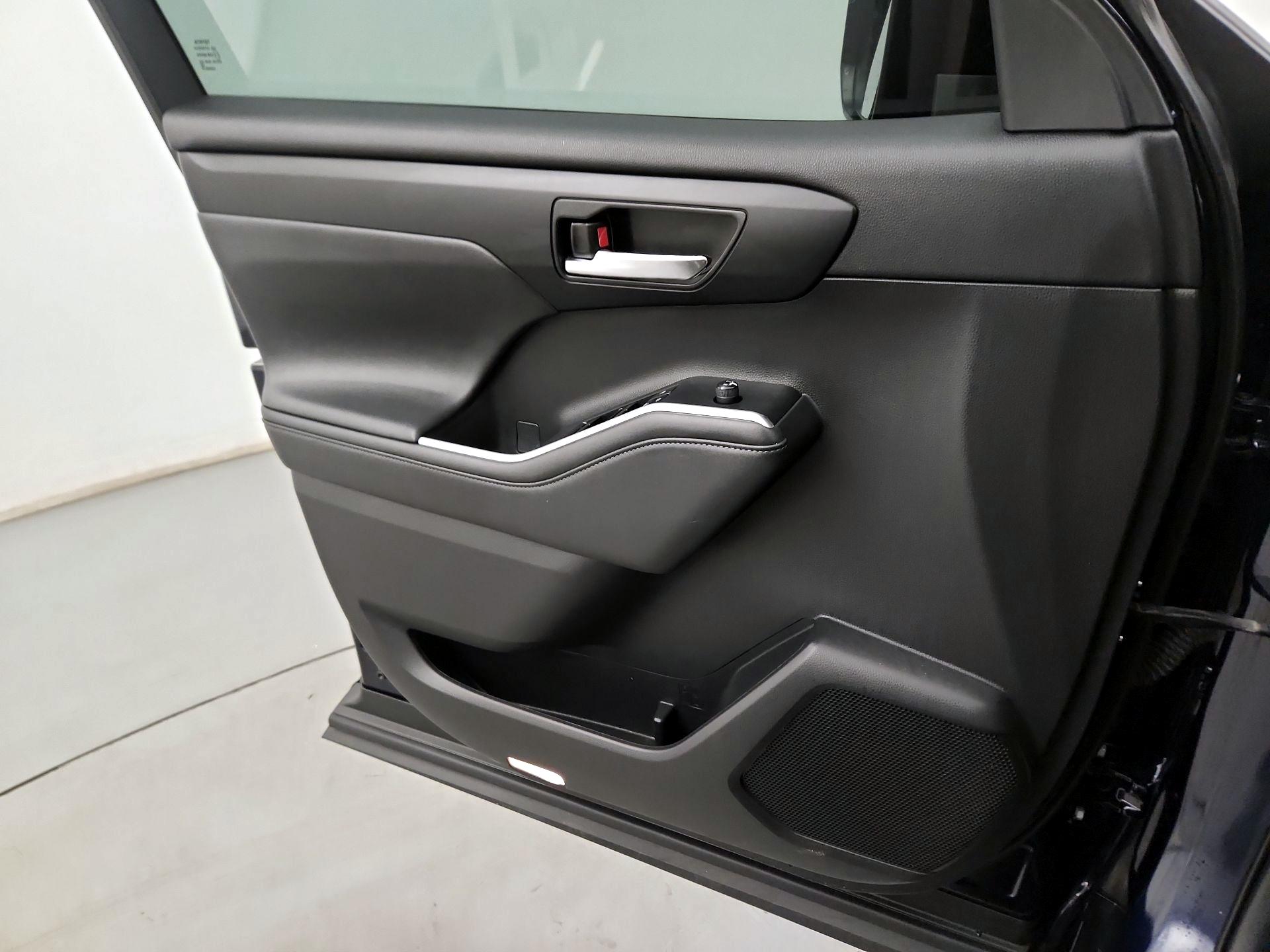 Thumbnail: 2021 Toyota Highlander - 12