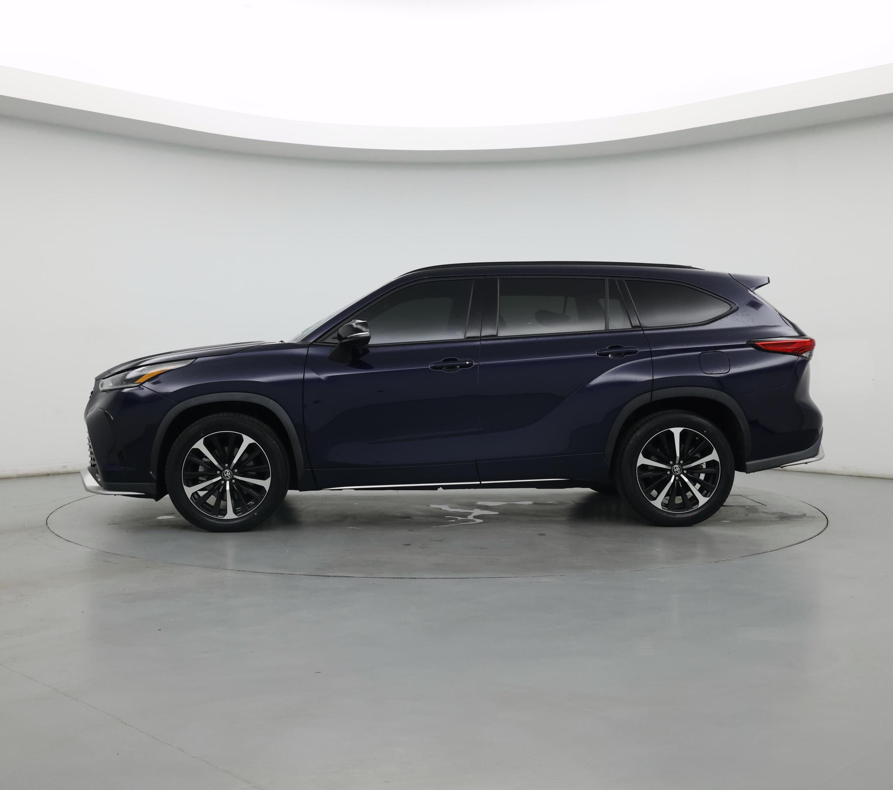 Thumbnail: 2021 Toyota Highlander - 3