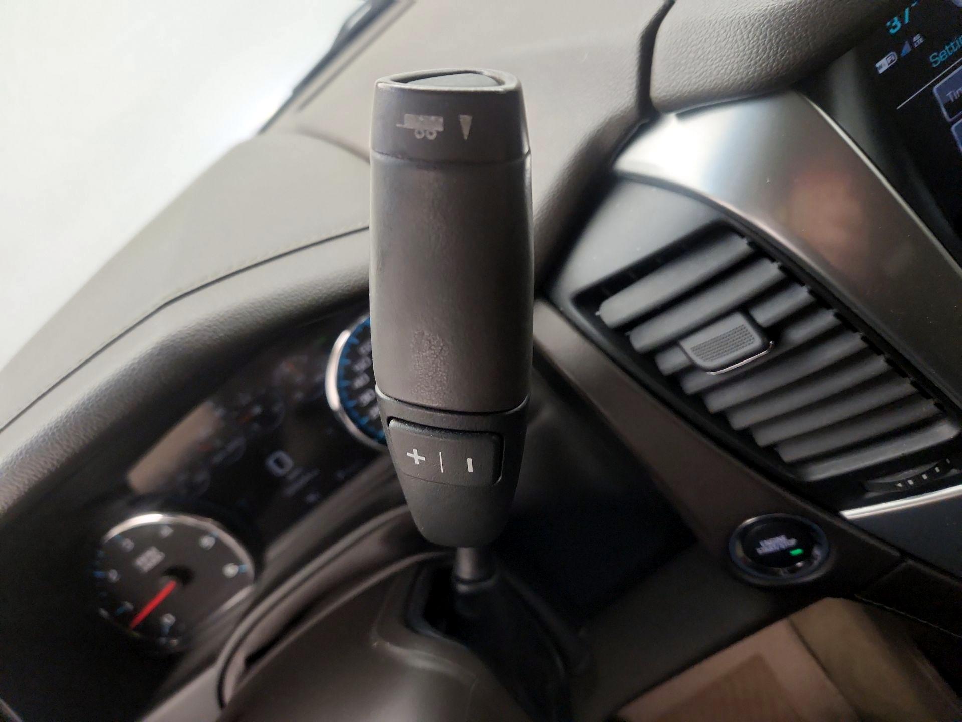 Thumbnail: 2018 Chevrolet Suburban - 17