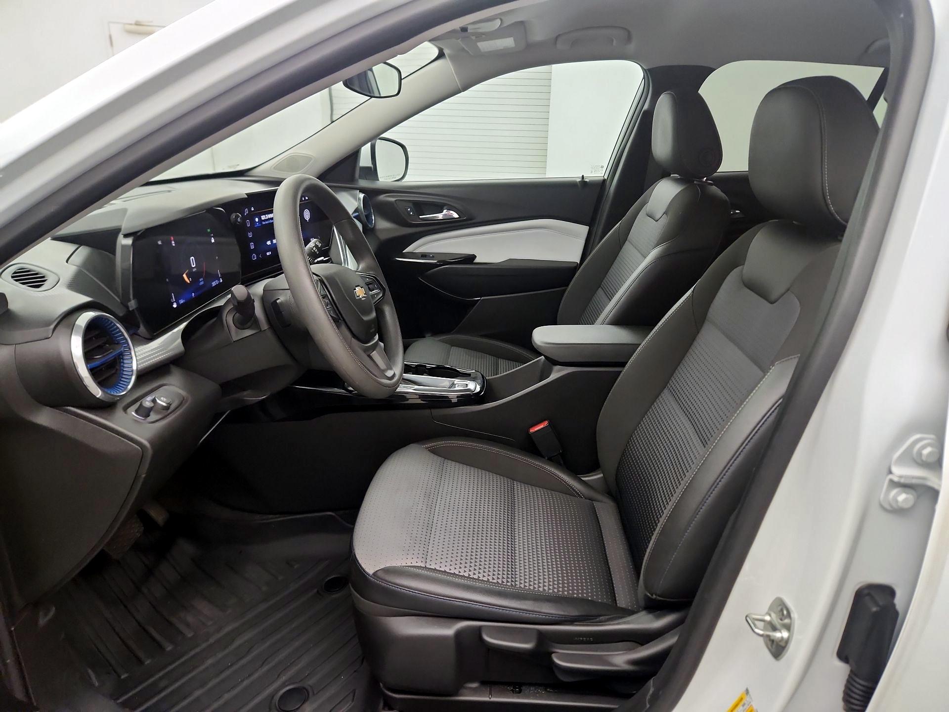 Thumbnail: 2025 Chevrolet Trax - 9