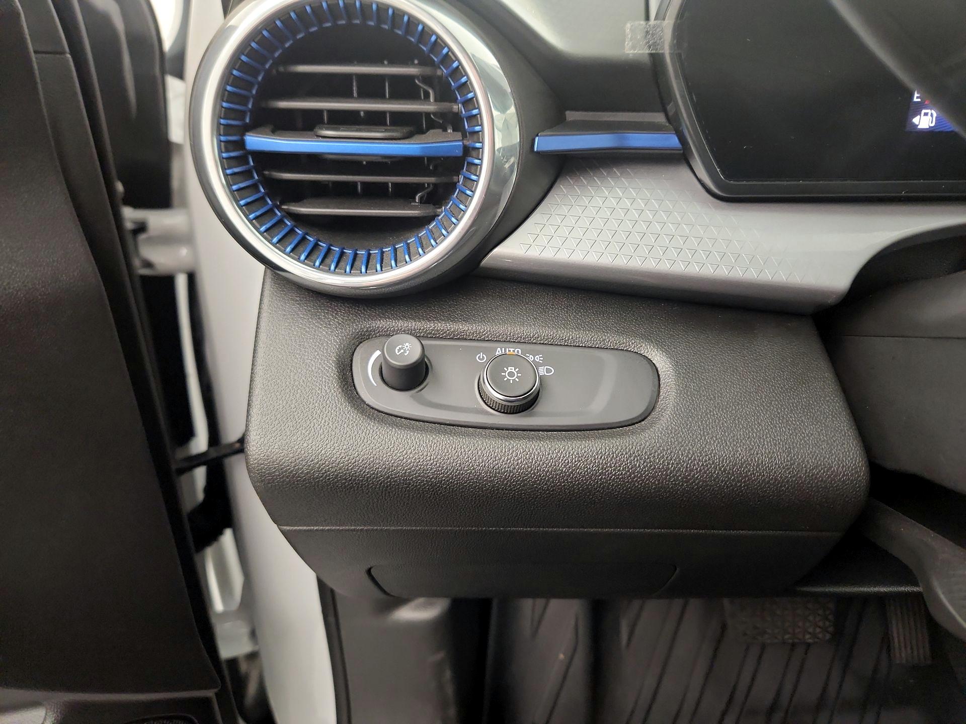 Thumbnail: 2025 Chevrolet Trax - 11