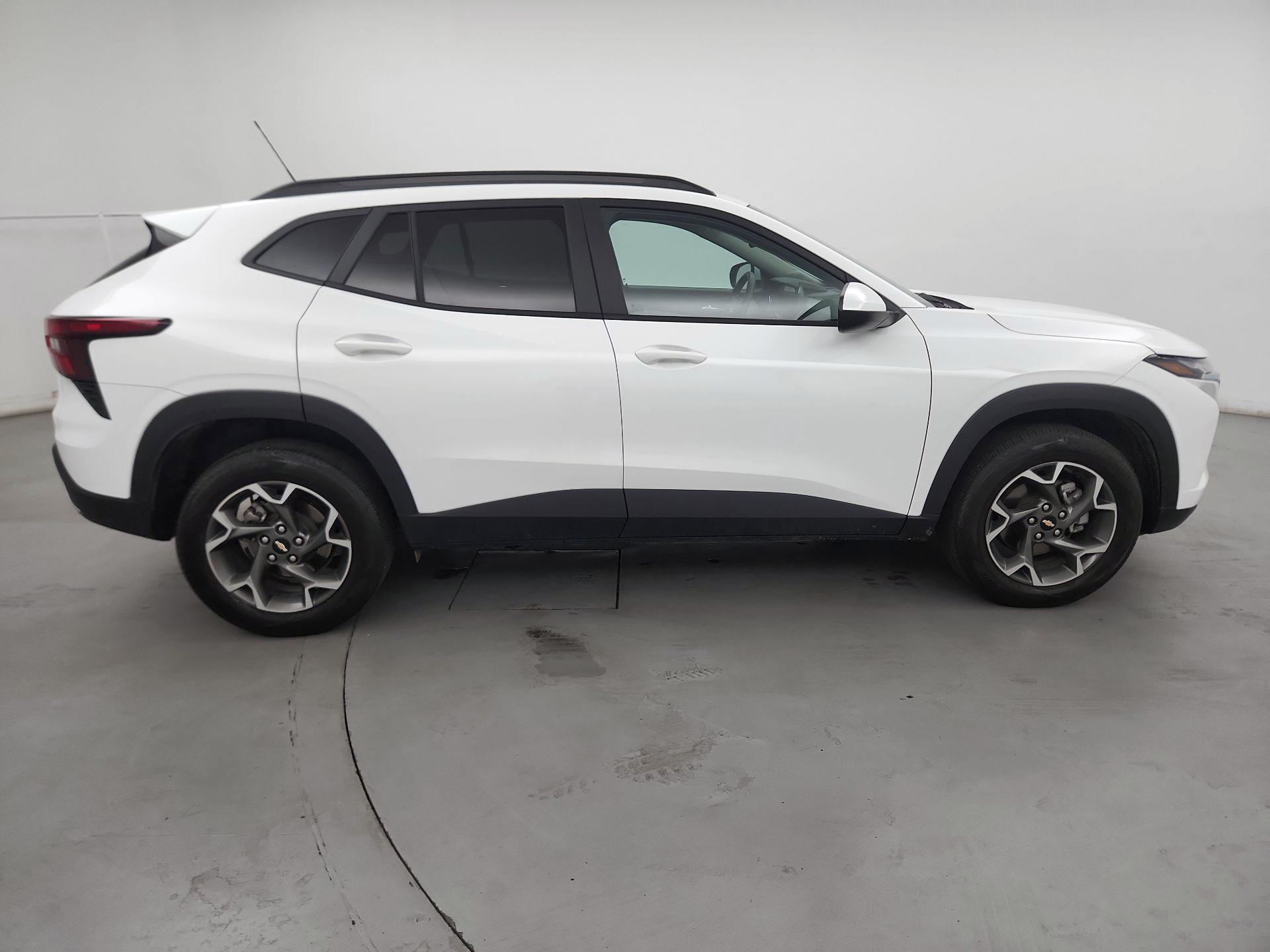 Thumbnail: 2025 Chevrolet Trax - 4