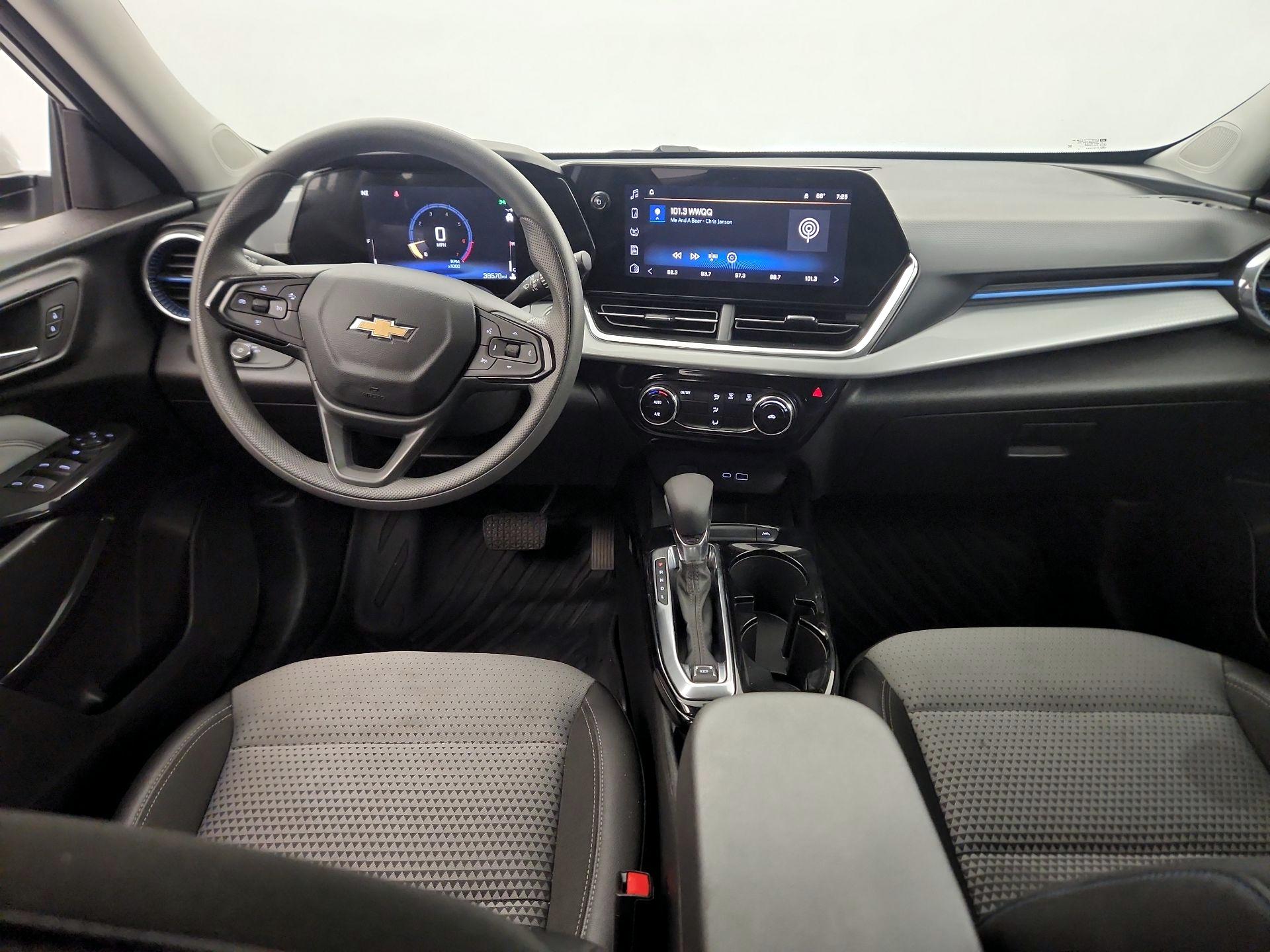 Thumbnail: 2025 Chevrolet Trax - 8