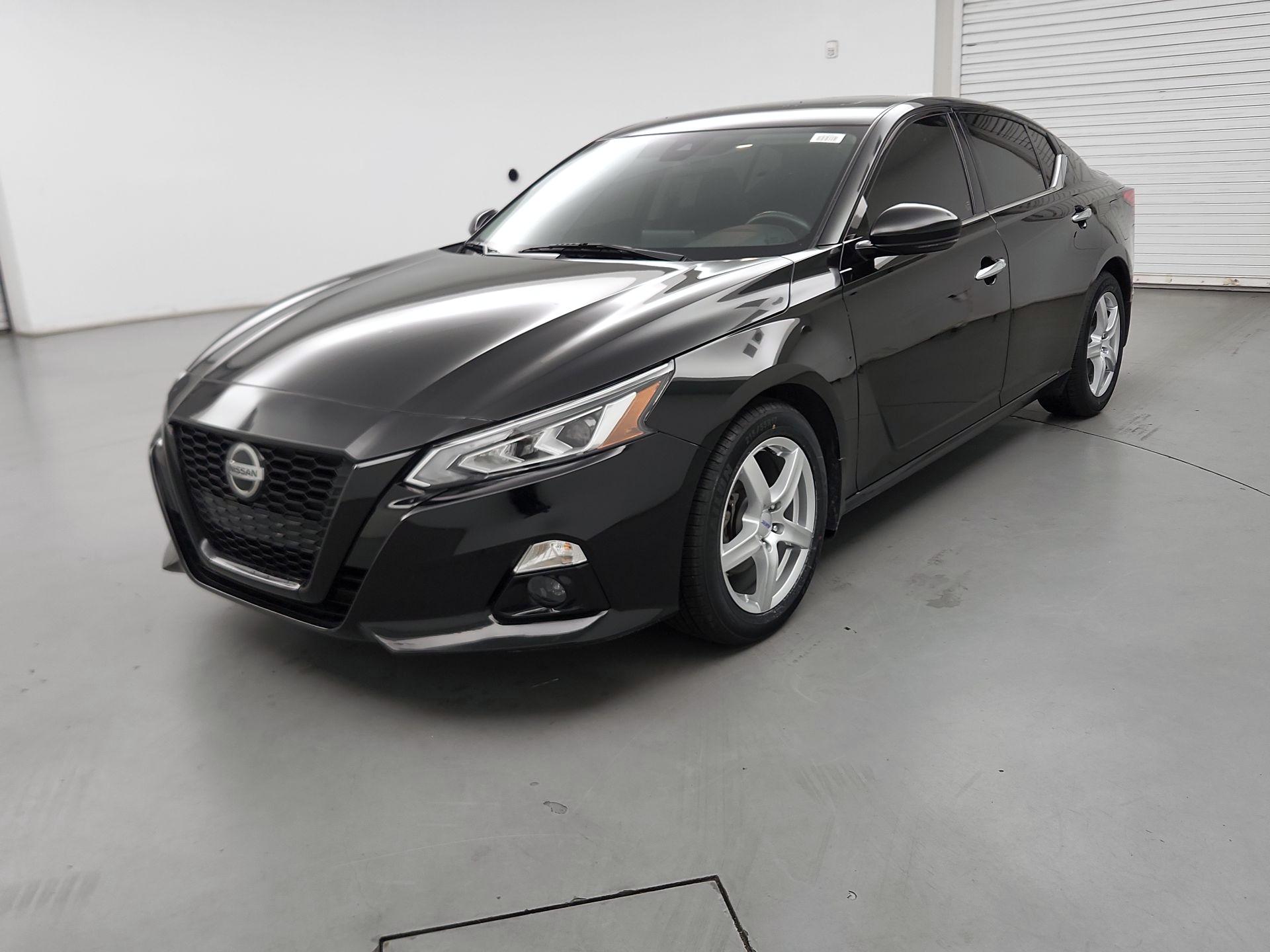 Thumbnail: 2022 Nissan Altima - 3