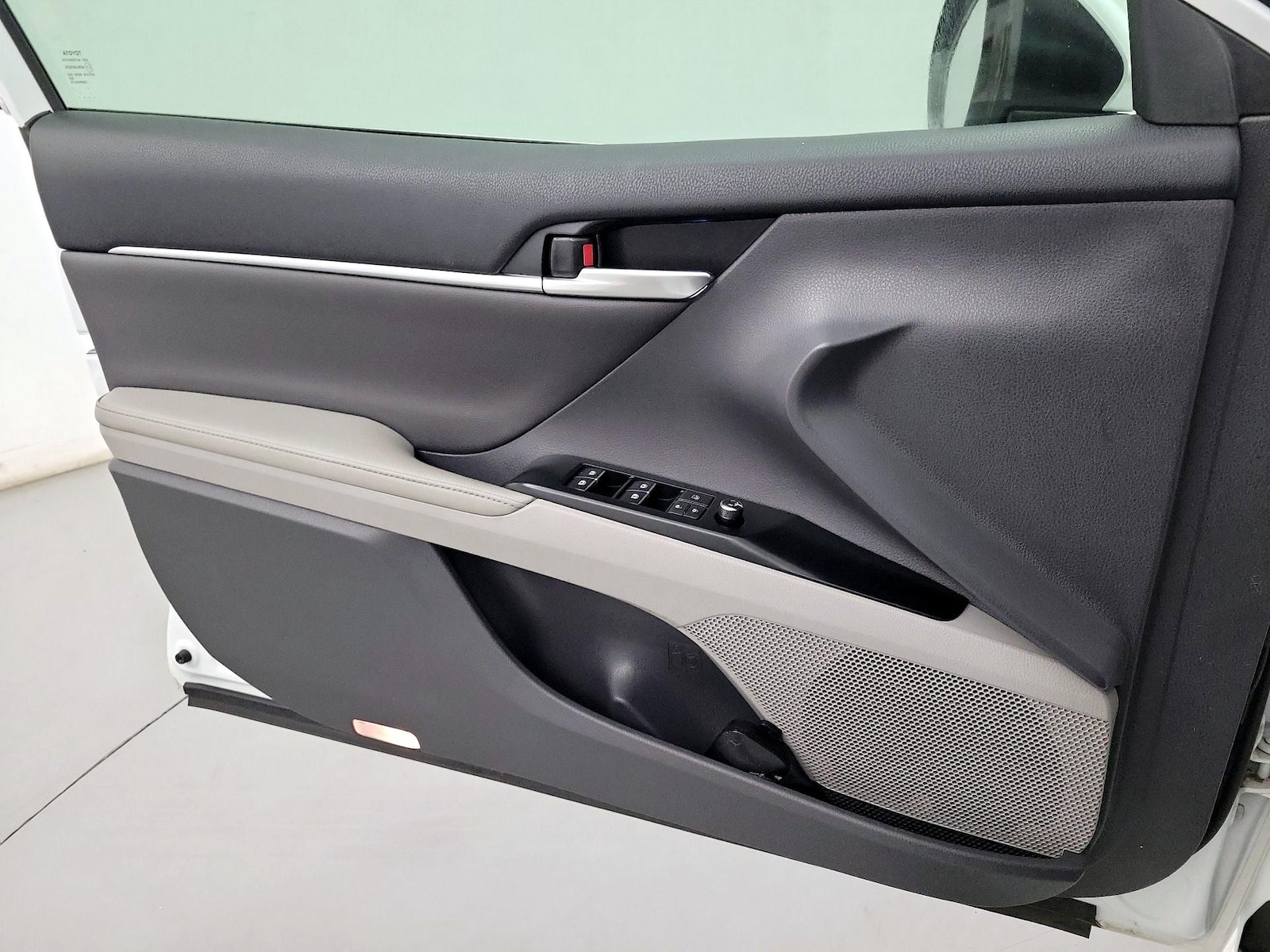 2019 Toyota Camry XSE - Photo 11