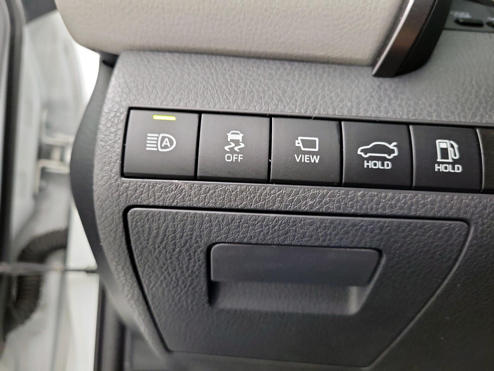 Thumbnail: 2019 Toyota Camry - 11