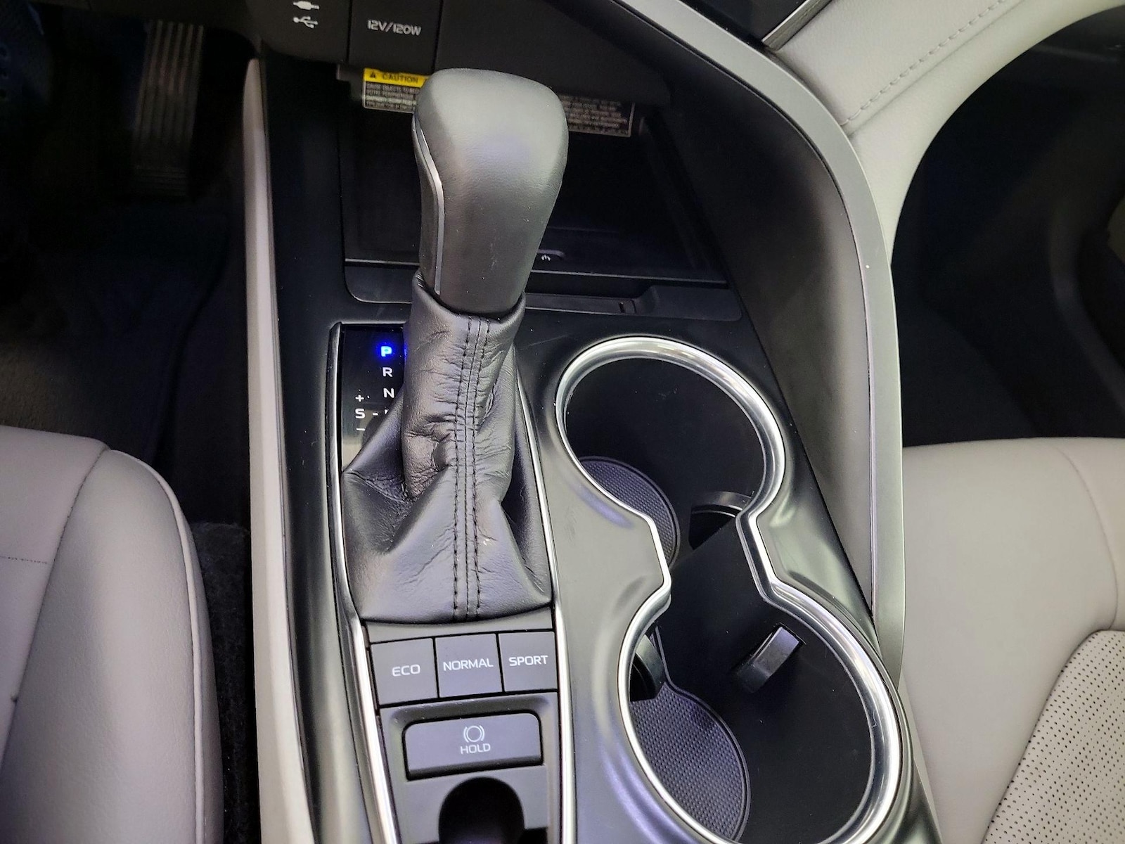 2019 Toyota Camry XSE - Photo 16