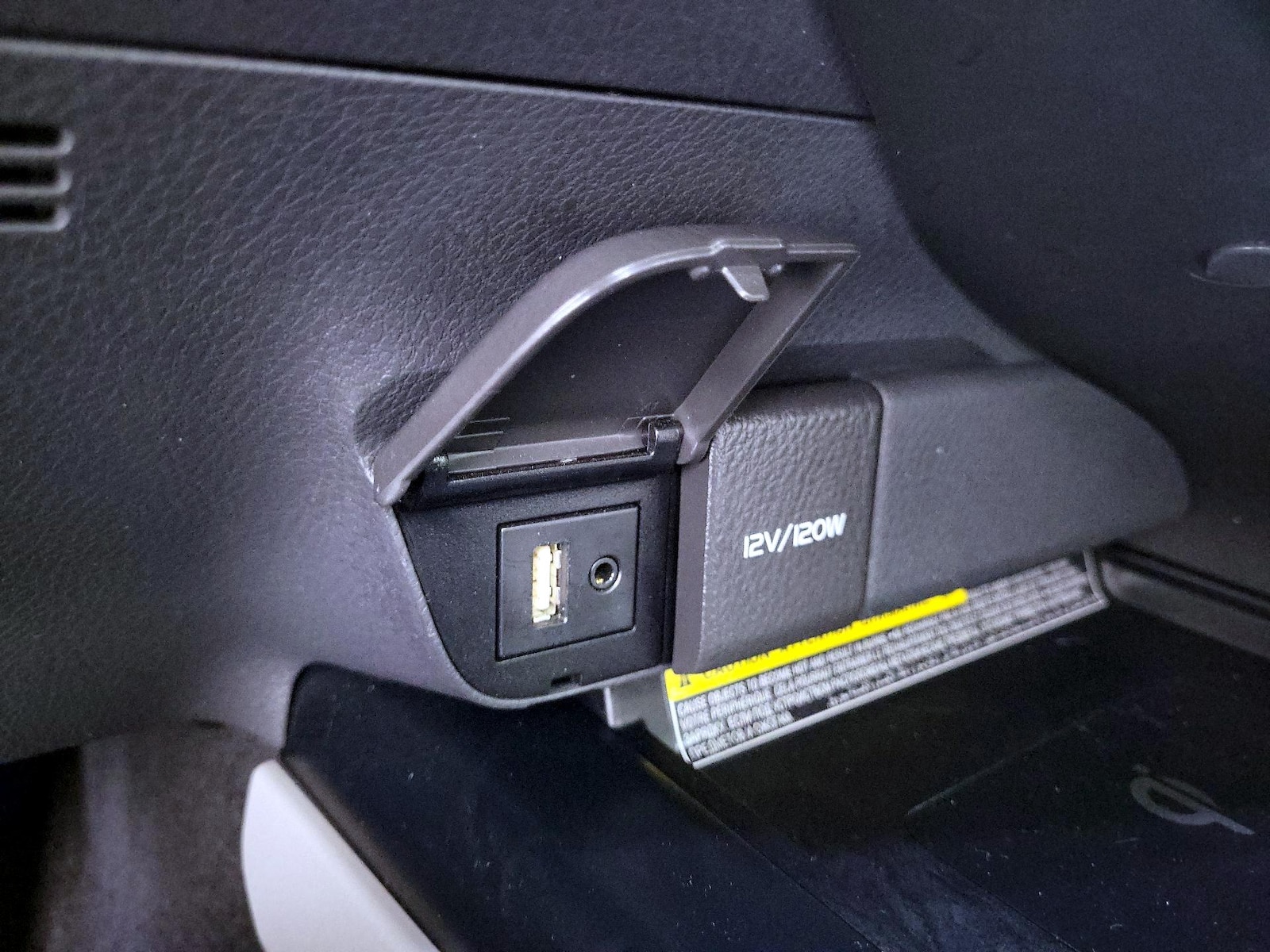 2019 Toyota Camry XSE - Photo 17